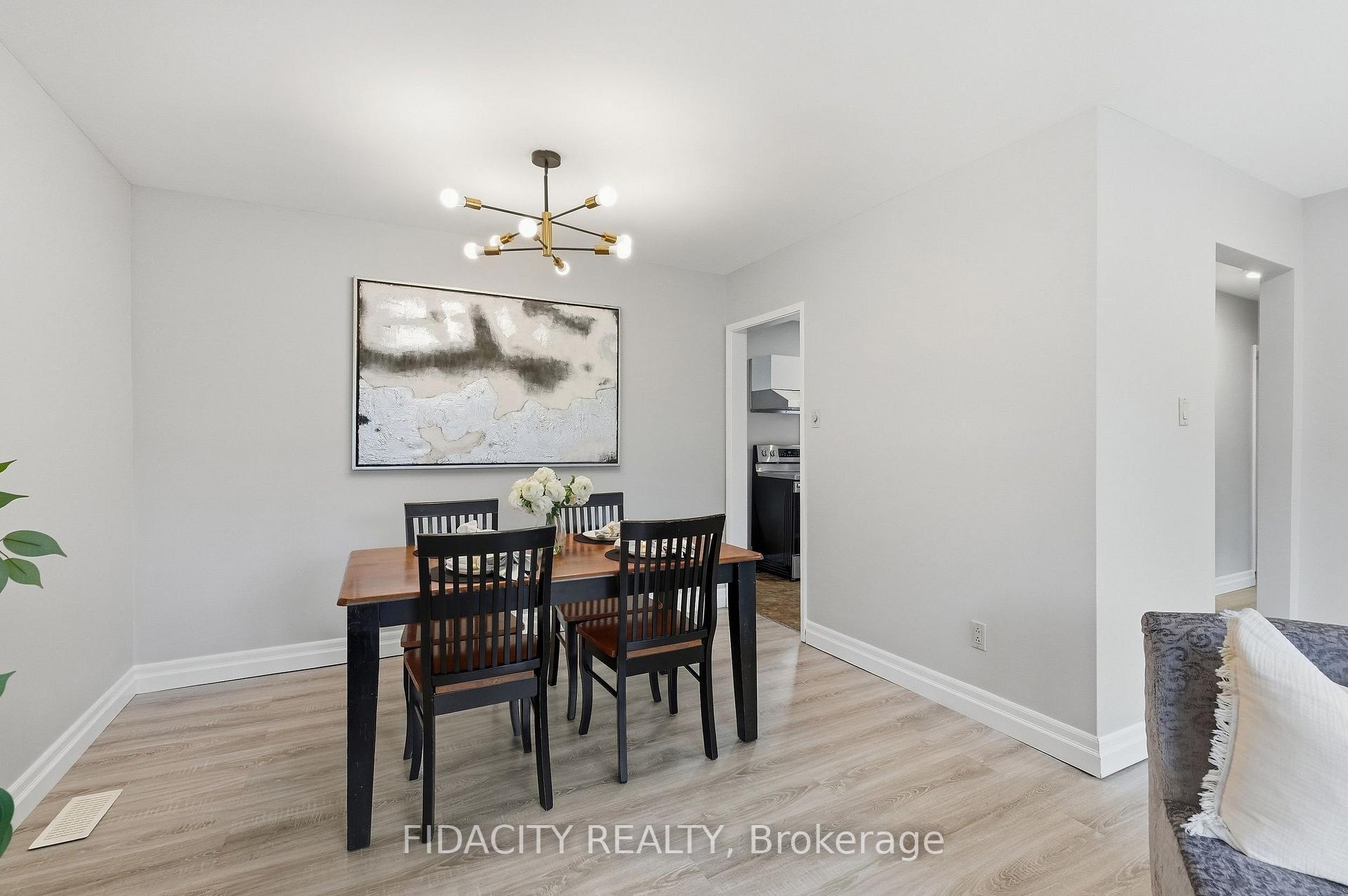 Photo 10 of 34 Stinson Avenue, Ottawa, Lynwood Village — HOMEH