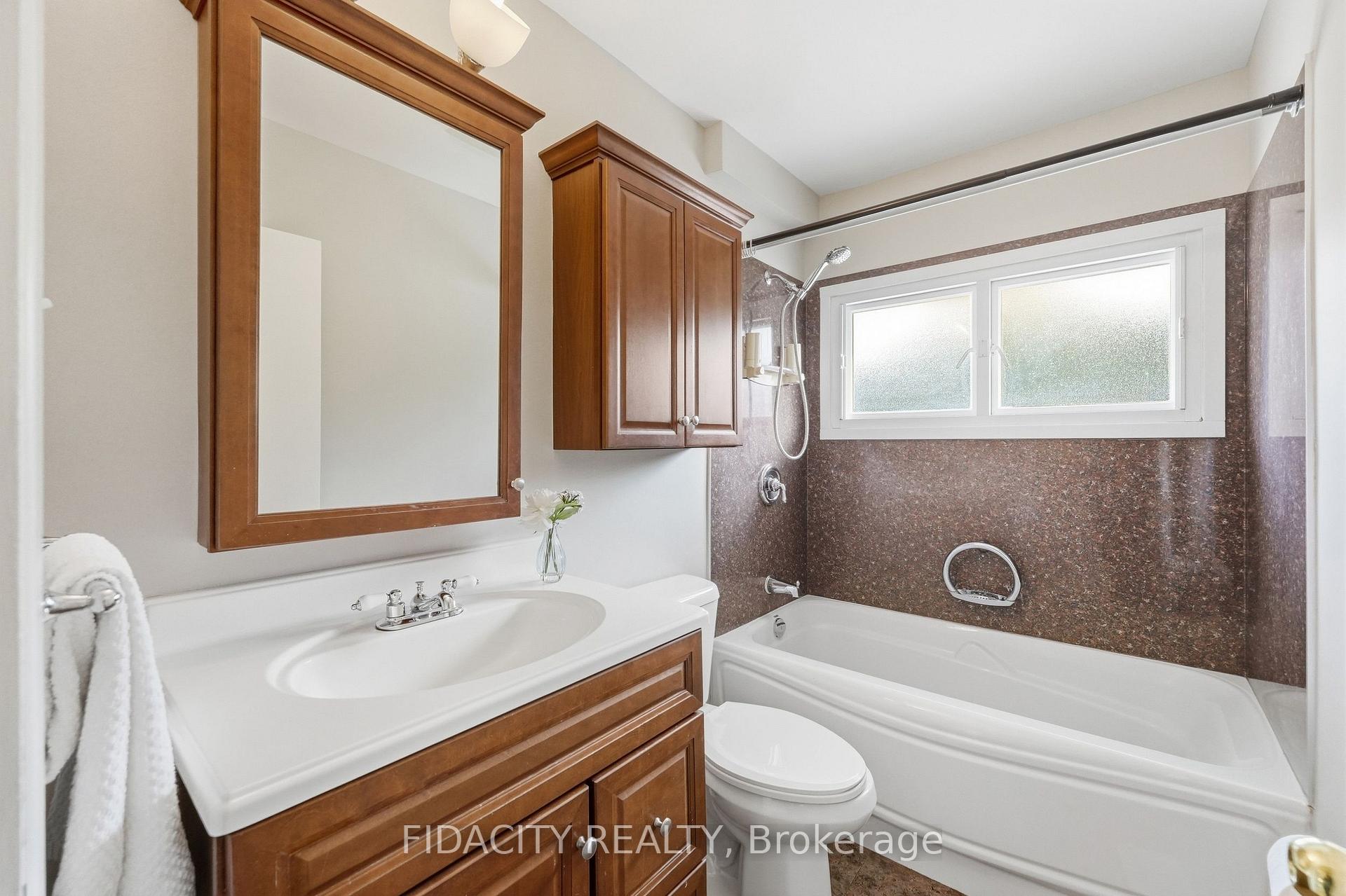 Photo 17 of 34 Stinson Avenue, Ottawa, Lynwood Village — HOMEH