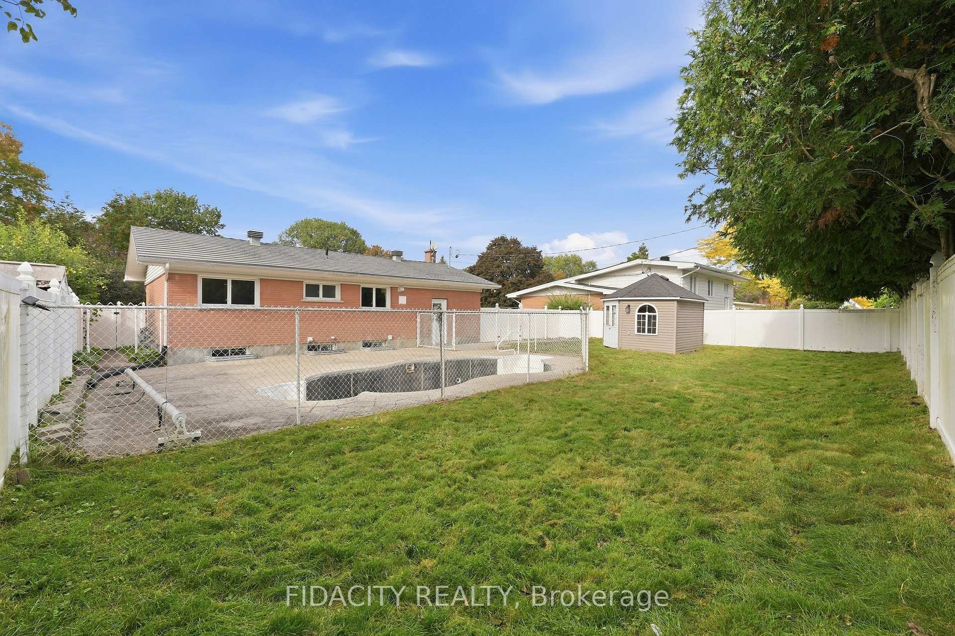 Photo 23 of 34 Stinson Avenue, Ottawa, Lynwood Village — HOMEH