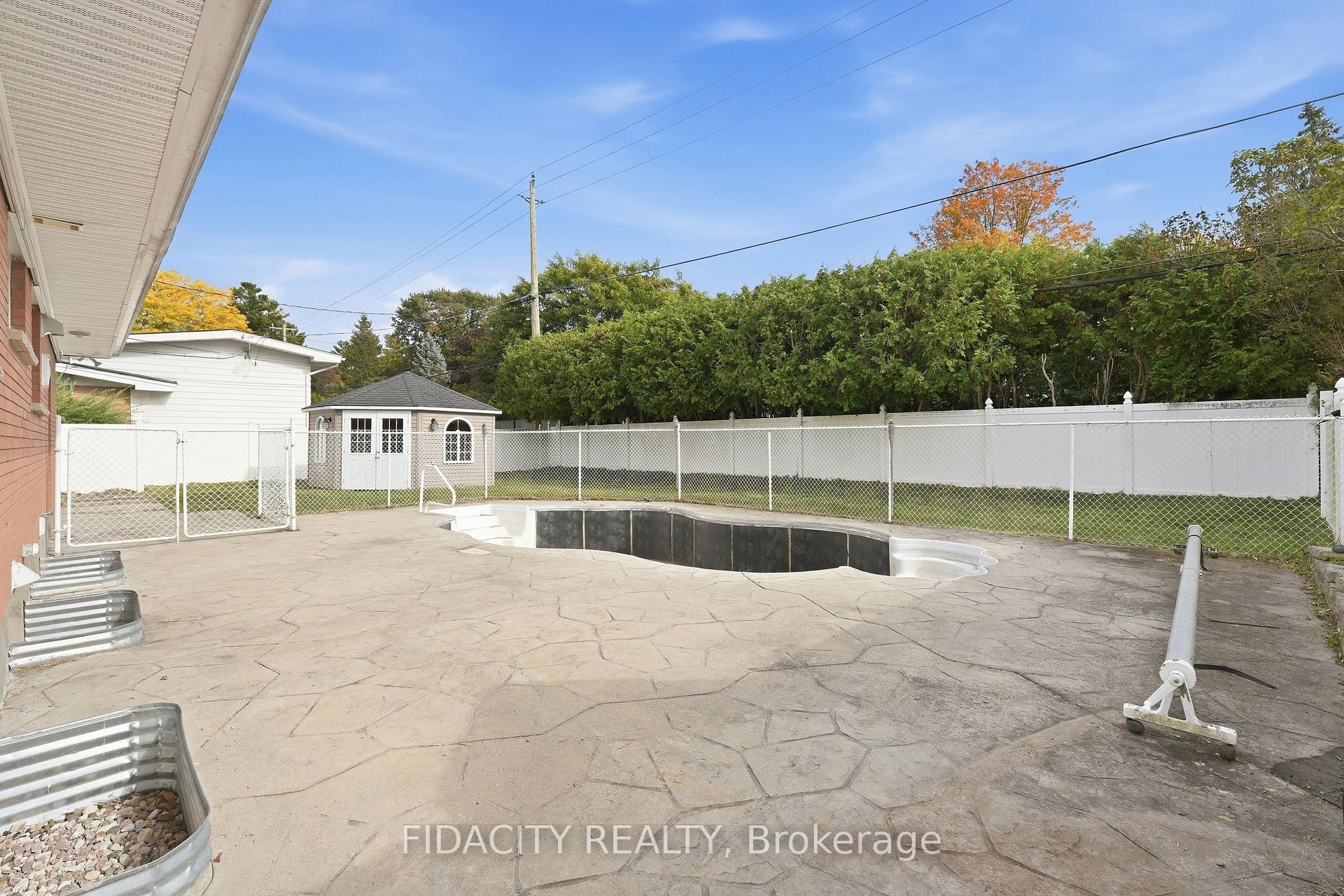 Photo 24 of 34 Stinson Avenue, Ottawa, Lynwood Village — HOMEH