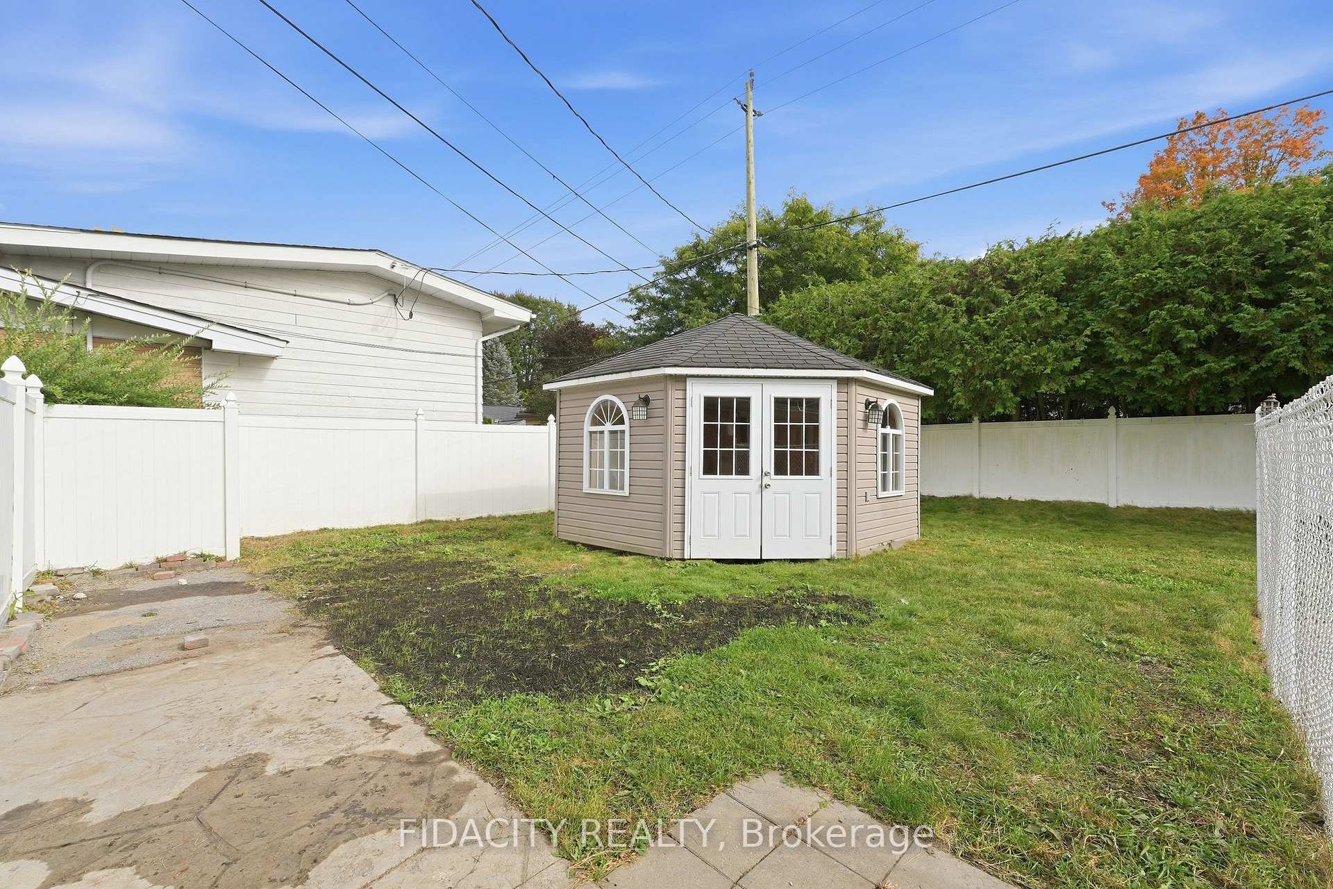 Photo 25 of 34 Stinson Avenue, Ottawa, Lynwood Village — HOMEH