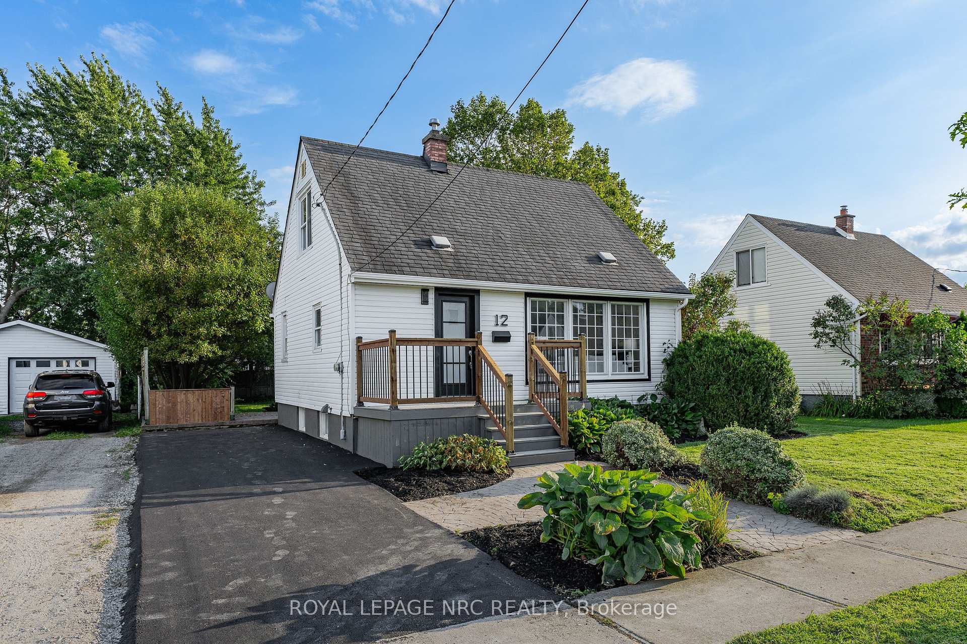 Photo 3 of 12 Admiral Road, St. Catharines, Secord Woods — HOMEH
