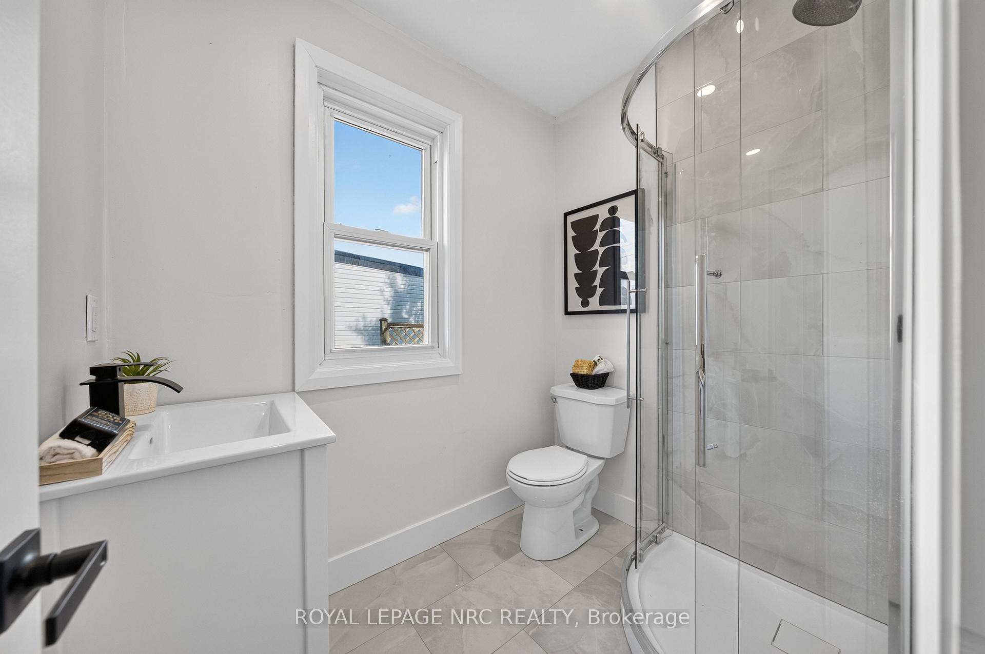 Photo 27 of 12 Admiral Road, St. Catharines, Secord Woods — HOMEH
