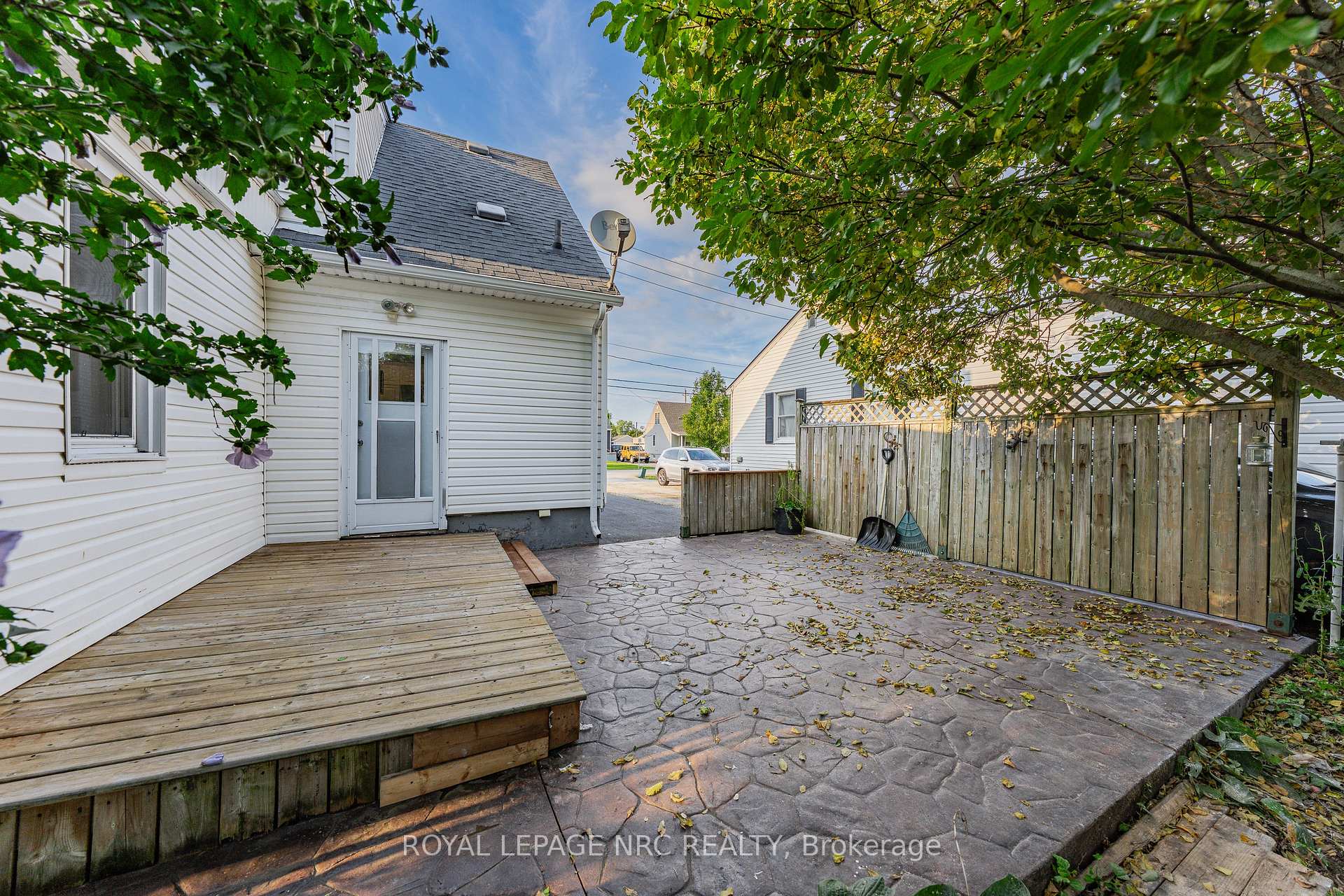 Photo 37 of 12 Admiral Road, St. Catharines, Secord Woods — HOMEH