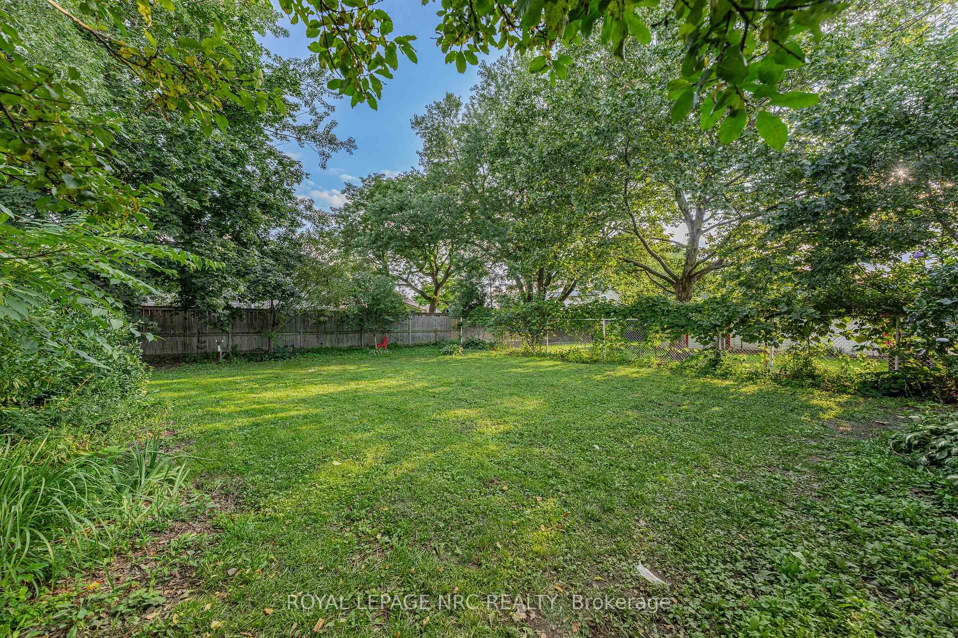 Photo 40 of 12 Admiral Road, St. Catharines, Secord Woods — HOMEH