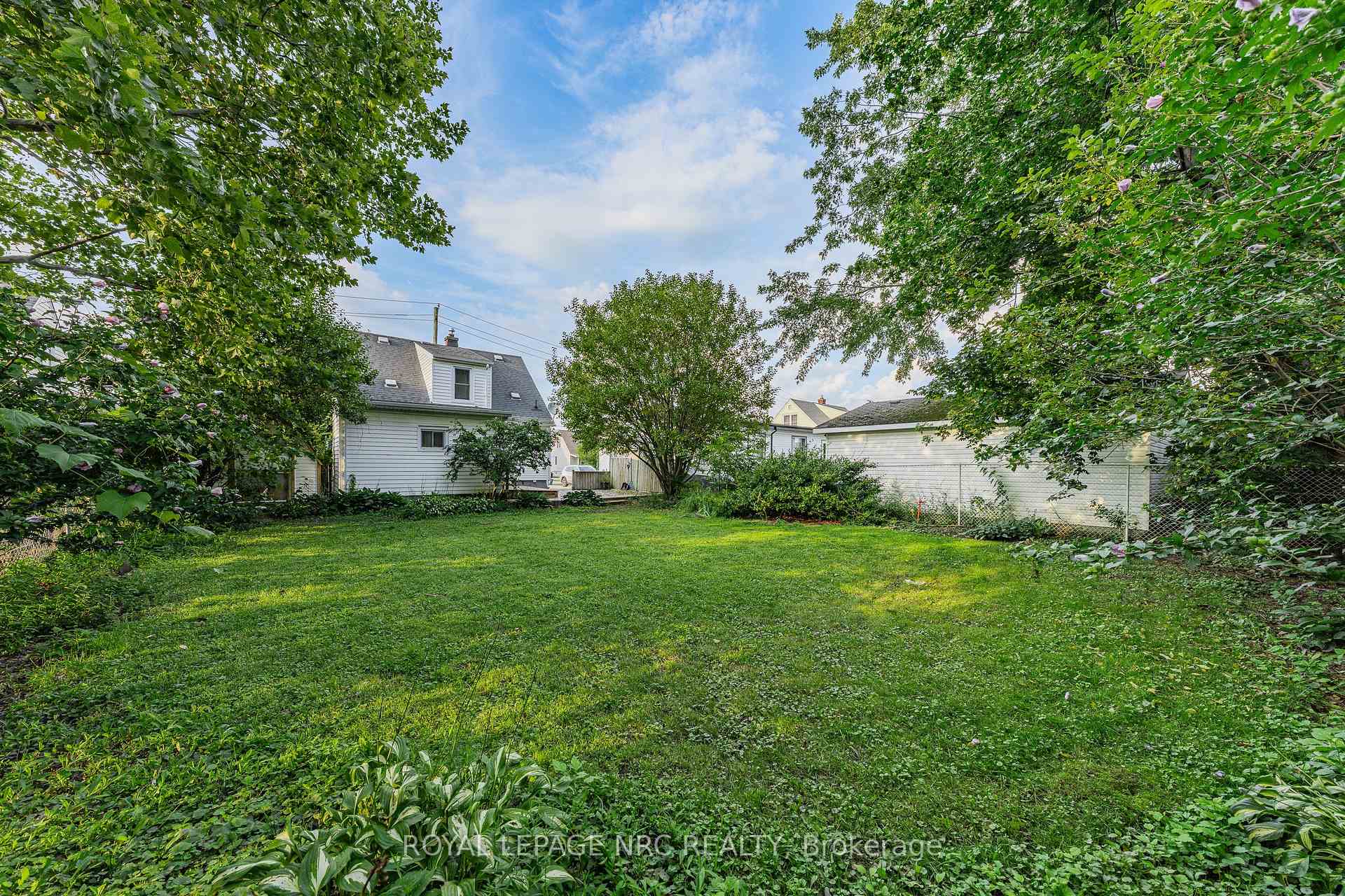 Photo 41 of 12 Admiral Road, St. Catharines, Secord Woods — HOMEH