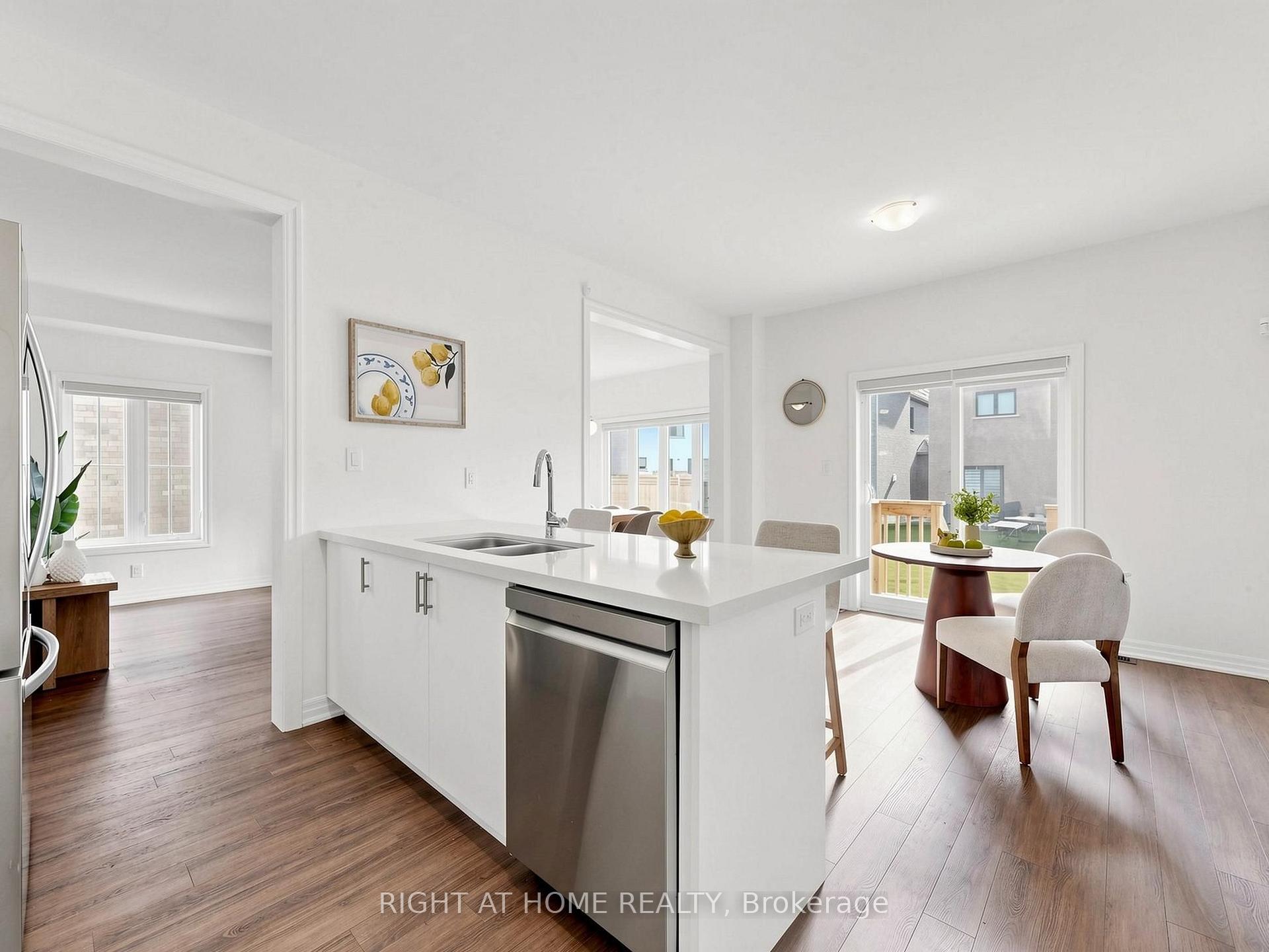 Photo 17 of 10 George Ellis Drive, Georgina, Keswick North — HOMEH