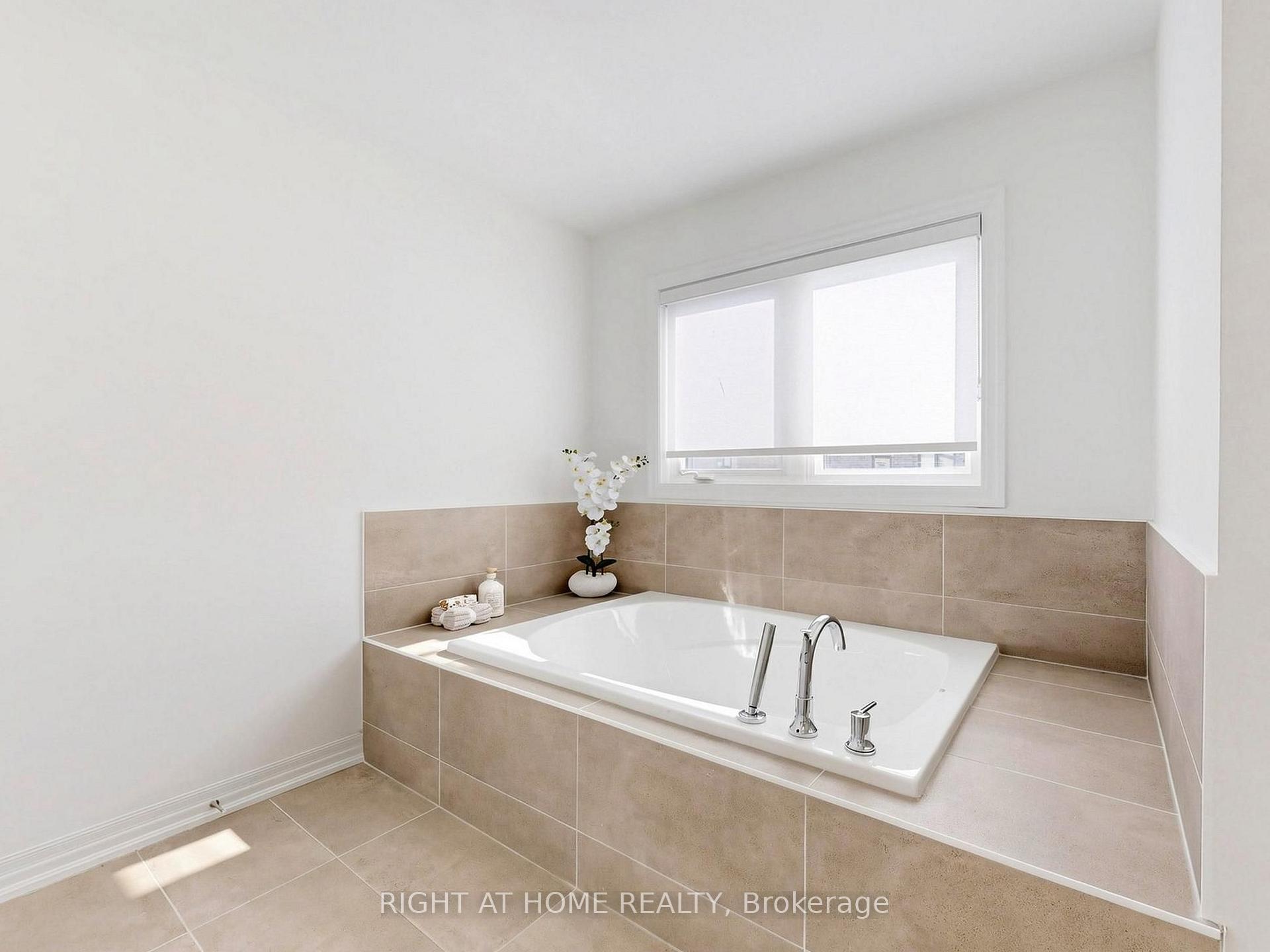 Photo 28 of 10 George Ellis Drive, Georgina, Keswick North — HOMEH