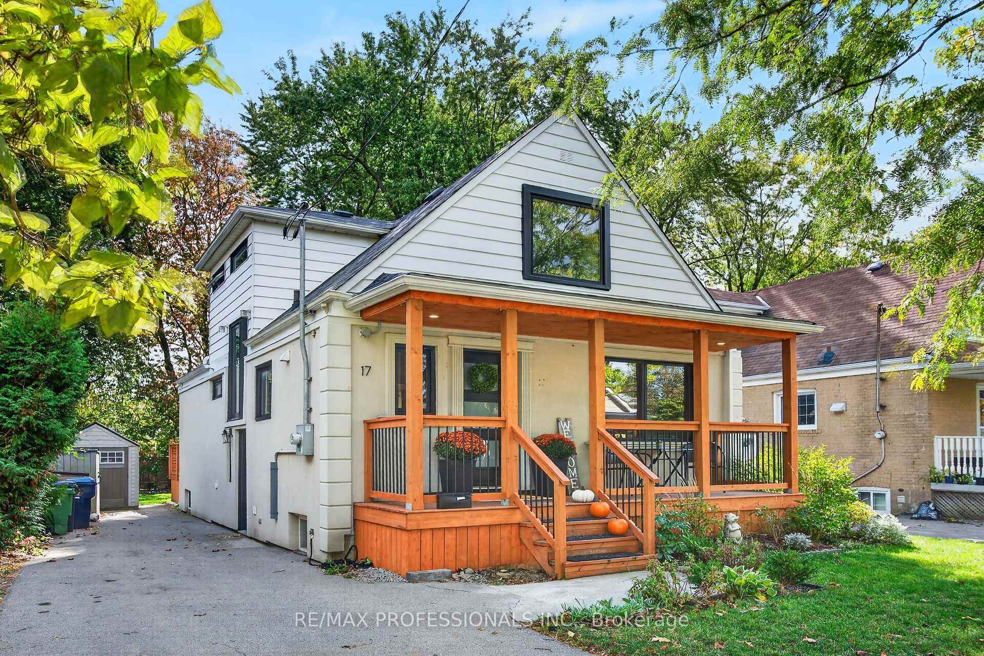 Photo 2 of 17 Hollydene Road, Scarborough, Clairlea-Birchmount — HOMEH
