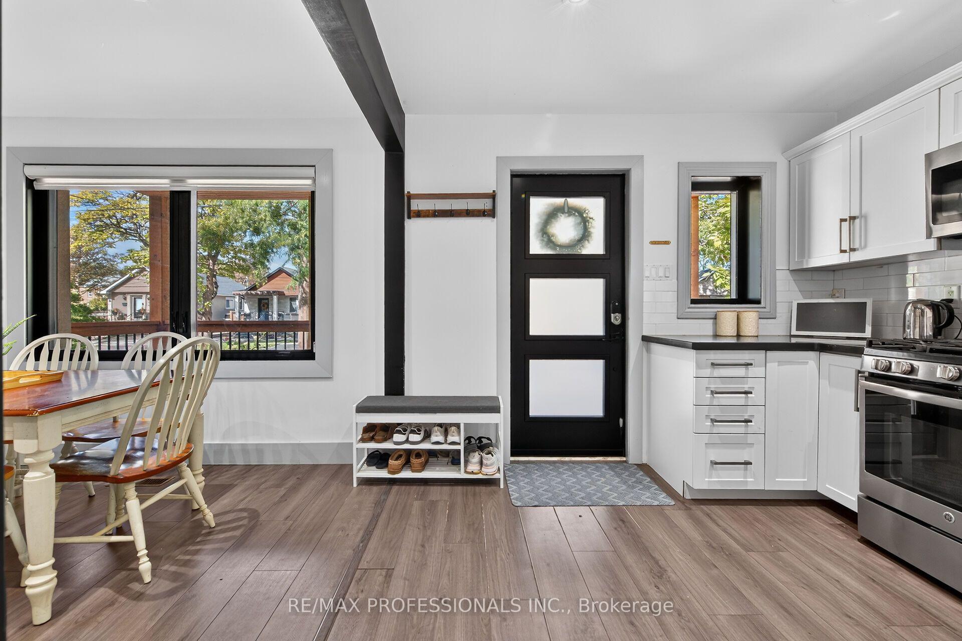 Photo 4 of 17 Hollydene Road, Scarborough, Clairlea-Birchmount — HOMEH