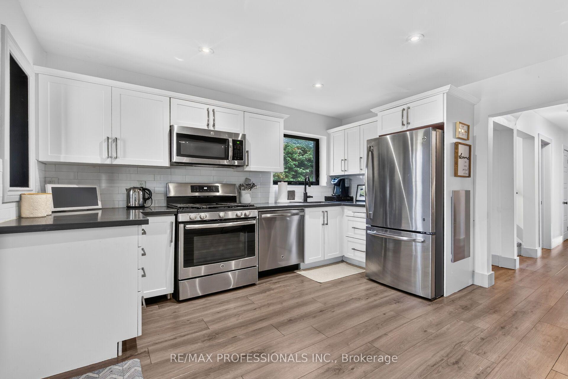 Photo 5 of 17 Hollydene Road, Scarborough, Clairlea-Birchmount — HOMEH