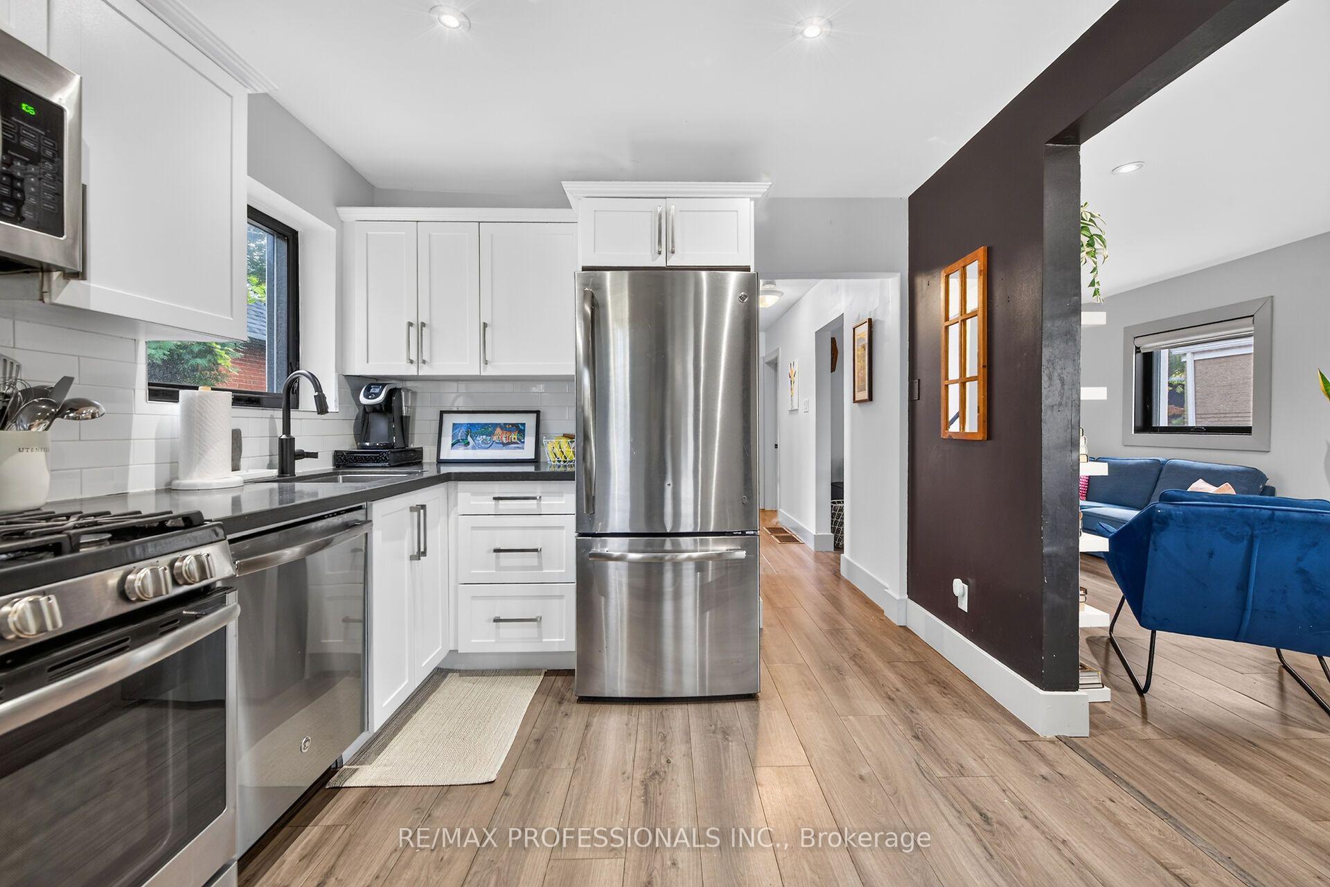 Photo 7 of 17 Hollydene Road, Scarborough, Clairlea-Birchmount — HOMEH