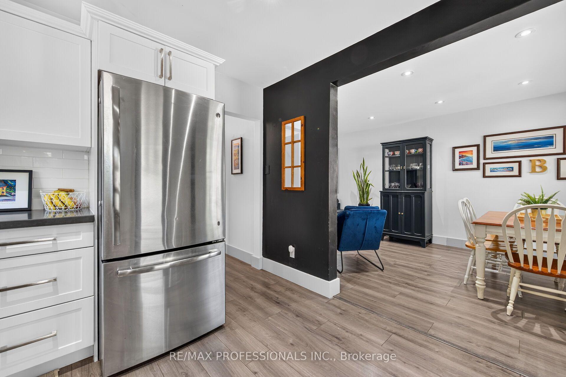 Photo 8 of 17 Hollydene Road, Scarborough, Clairlea-Birchmount — HOMEH