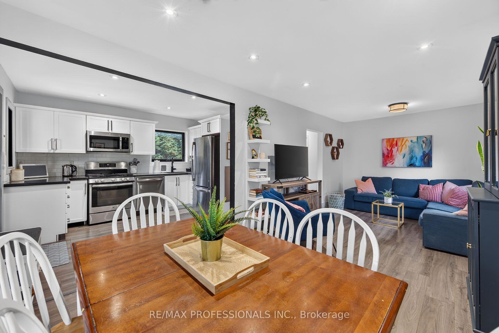 Photo 10 of 17 Hollydene Road, Scarborough, Clairlea-Birchmount — HOMEH