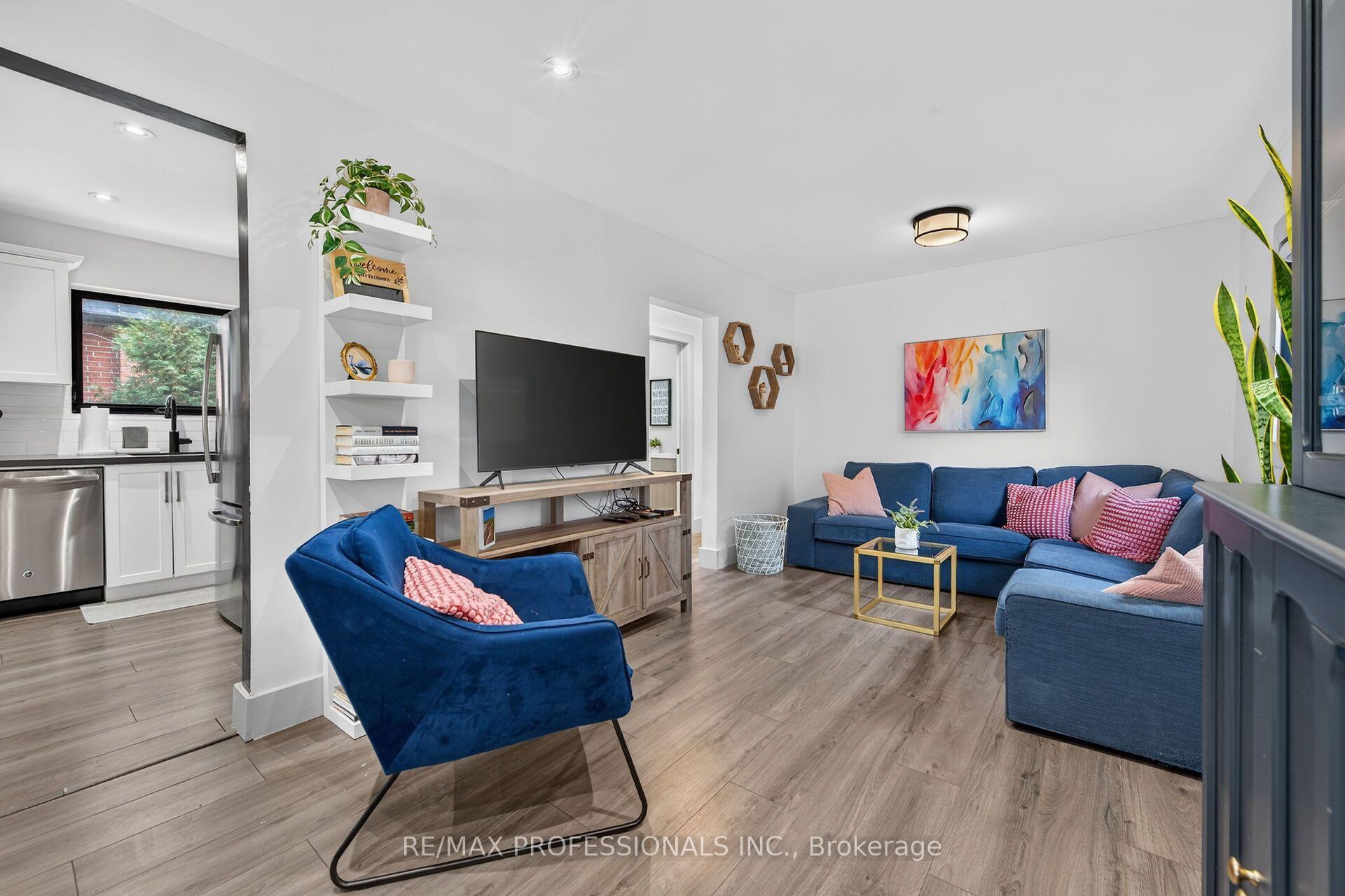 Photo 12 of 17 Hollydene Road, Scarborough, Clairlea-Birchmount — HOMEH