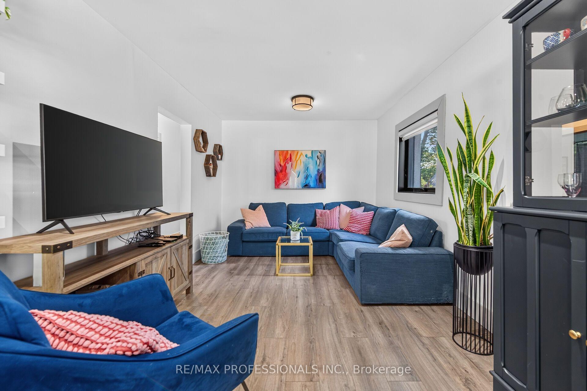 Photo 13 of 17 Hollydene Road, Scarborough, Clairlea-Birchmount — HOMEH