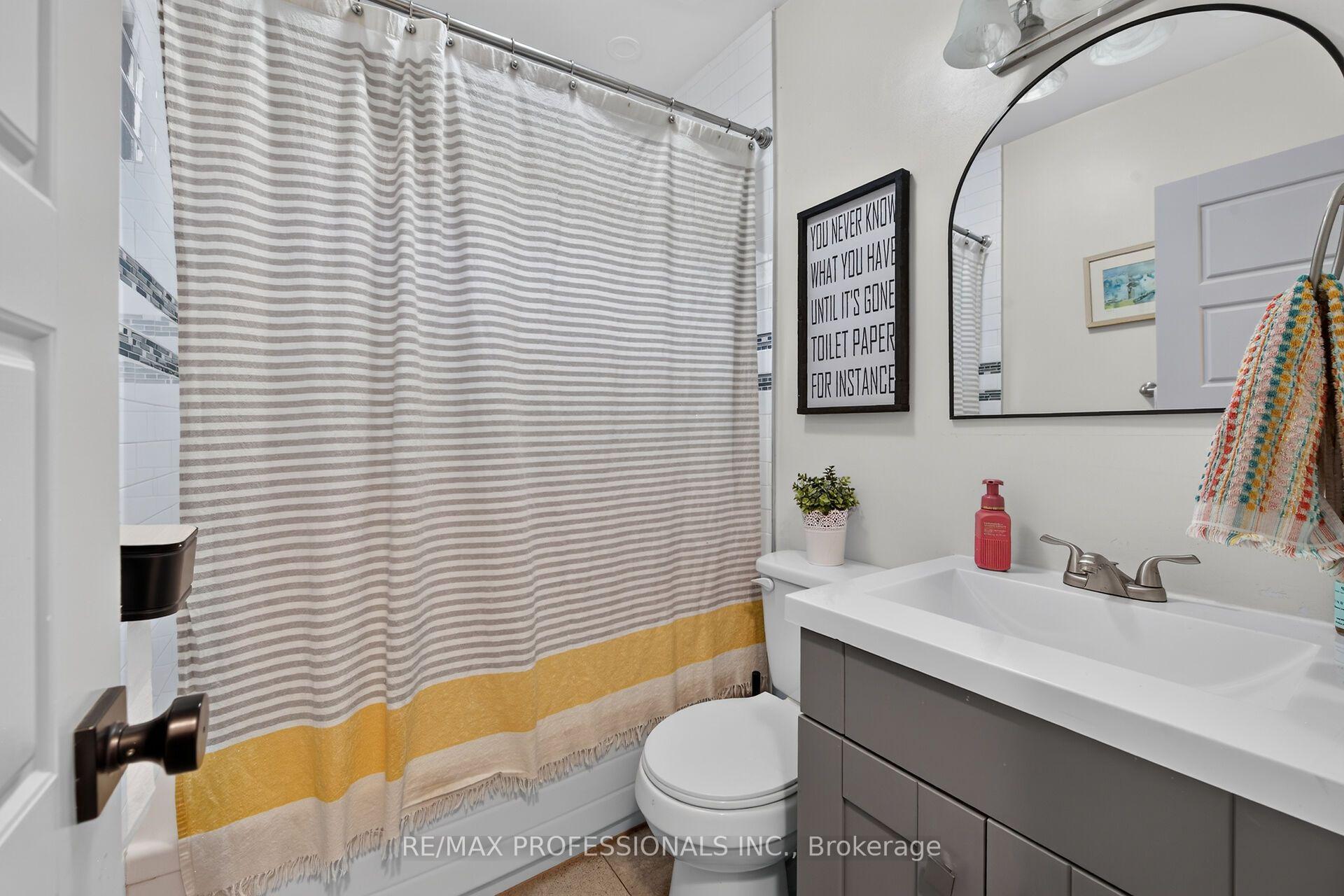 Photo 16 of 17 Hollydene Road, Scarborough, Clairlea-Birchmount — HOMEH