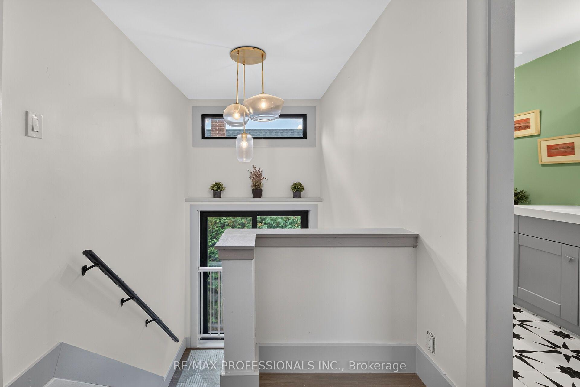 Photo 23 of 17 Hollydene Road, Scarborough, Clairlea-Birchmount — HOMEH
