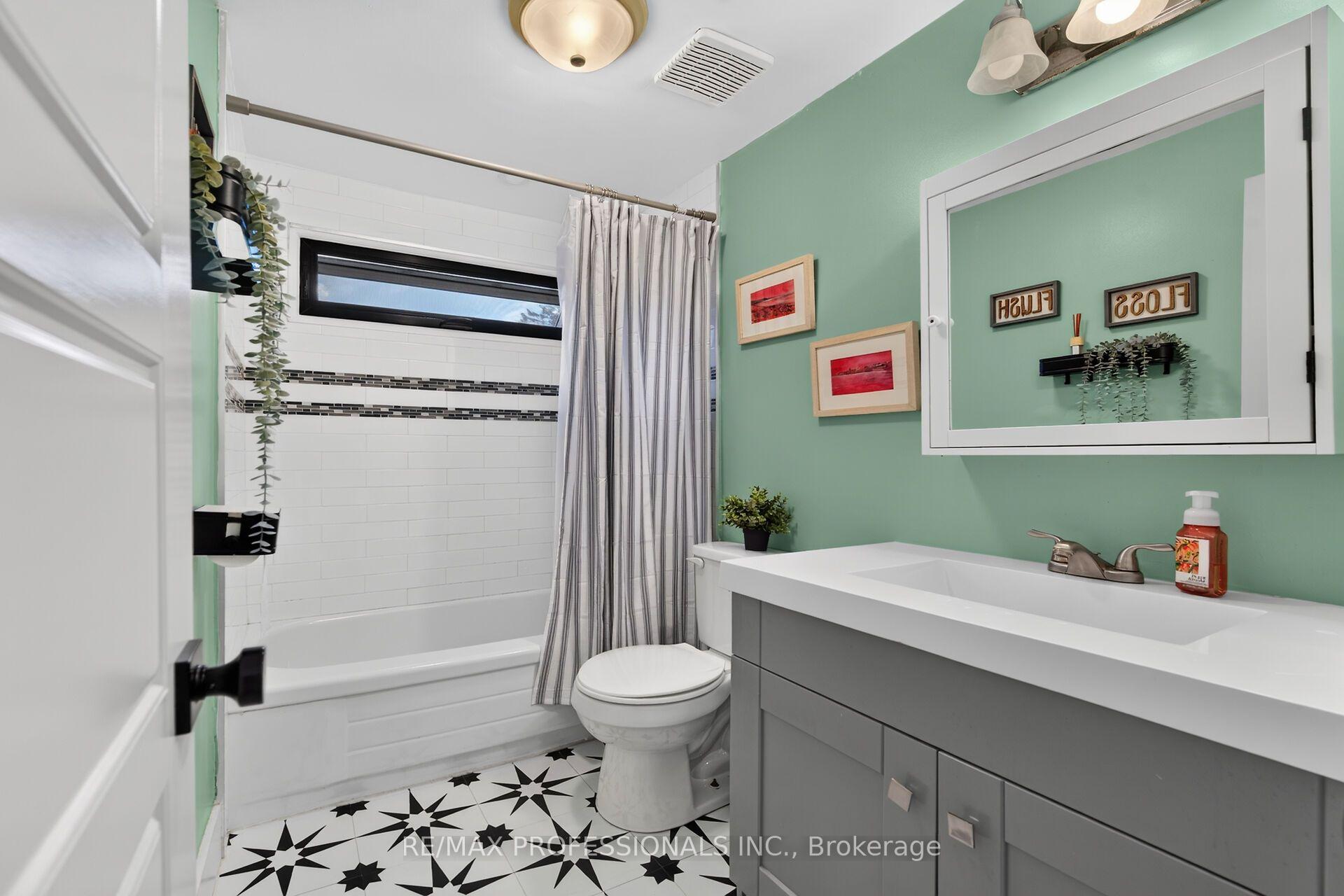 Photo 24 of 17 Hollydene Road, Scarborough, Clairlea-Birchmount — HOMEH