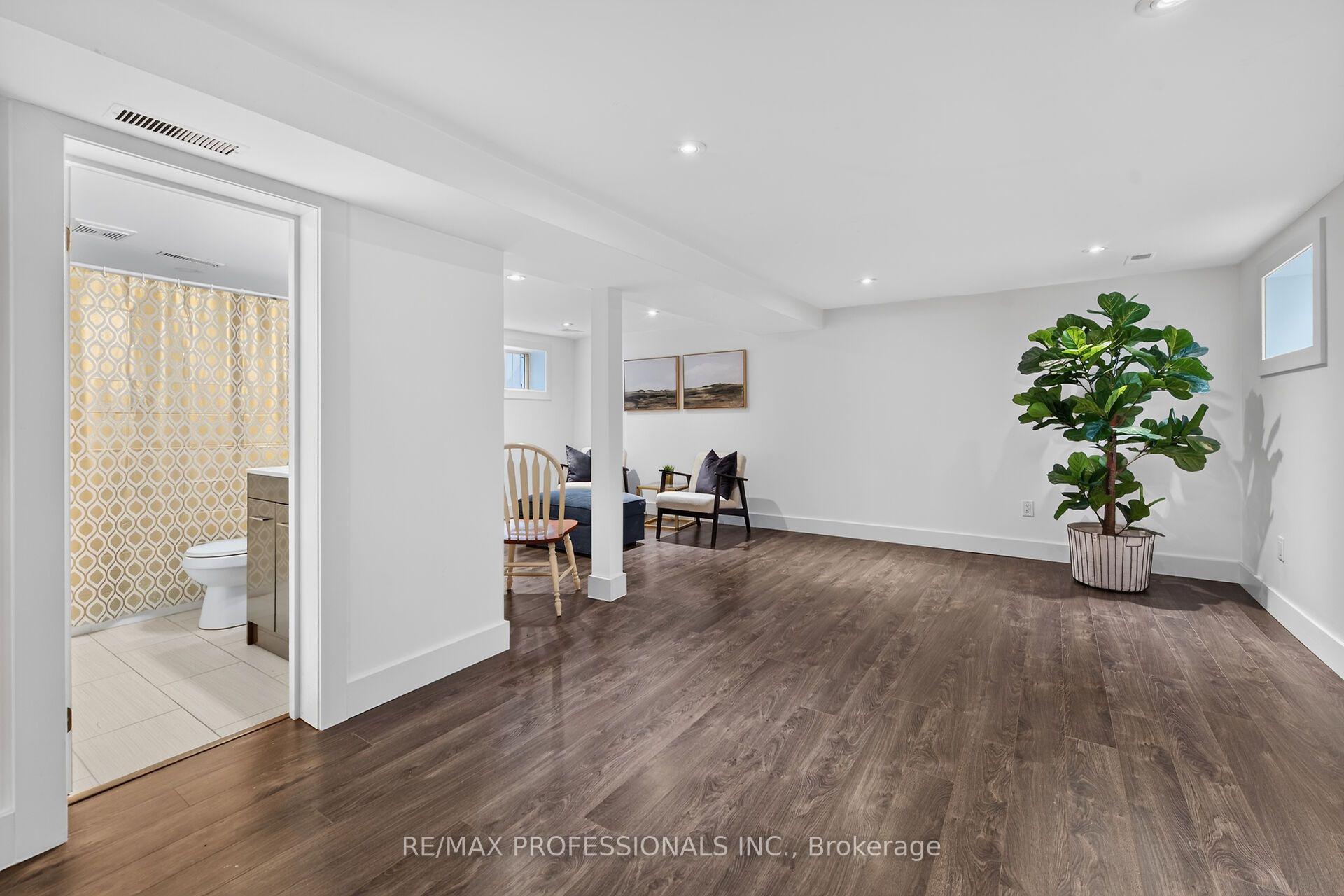 Photo 33 of 17 Hollydene Road, Scarborough, Clairlea-Birchmount — HOMEH