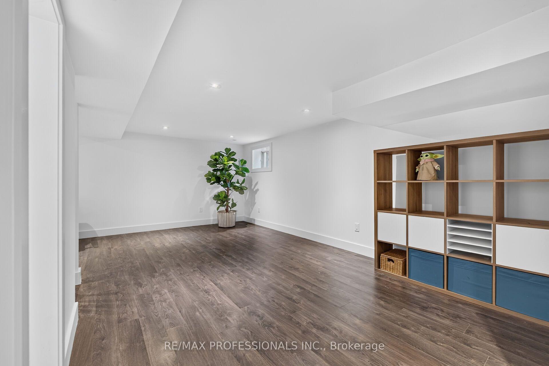 Photo 36 of 17 Hollydene Road, Scarborough, Clairlea-Birchmount — HOMEH