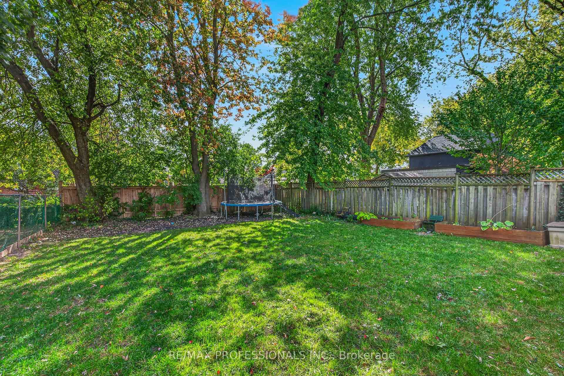 Photo 39 of 17 Hollydene Road, Scarborough, Clairlea-Birchmount — HOMEH