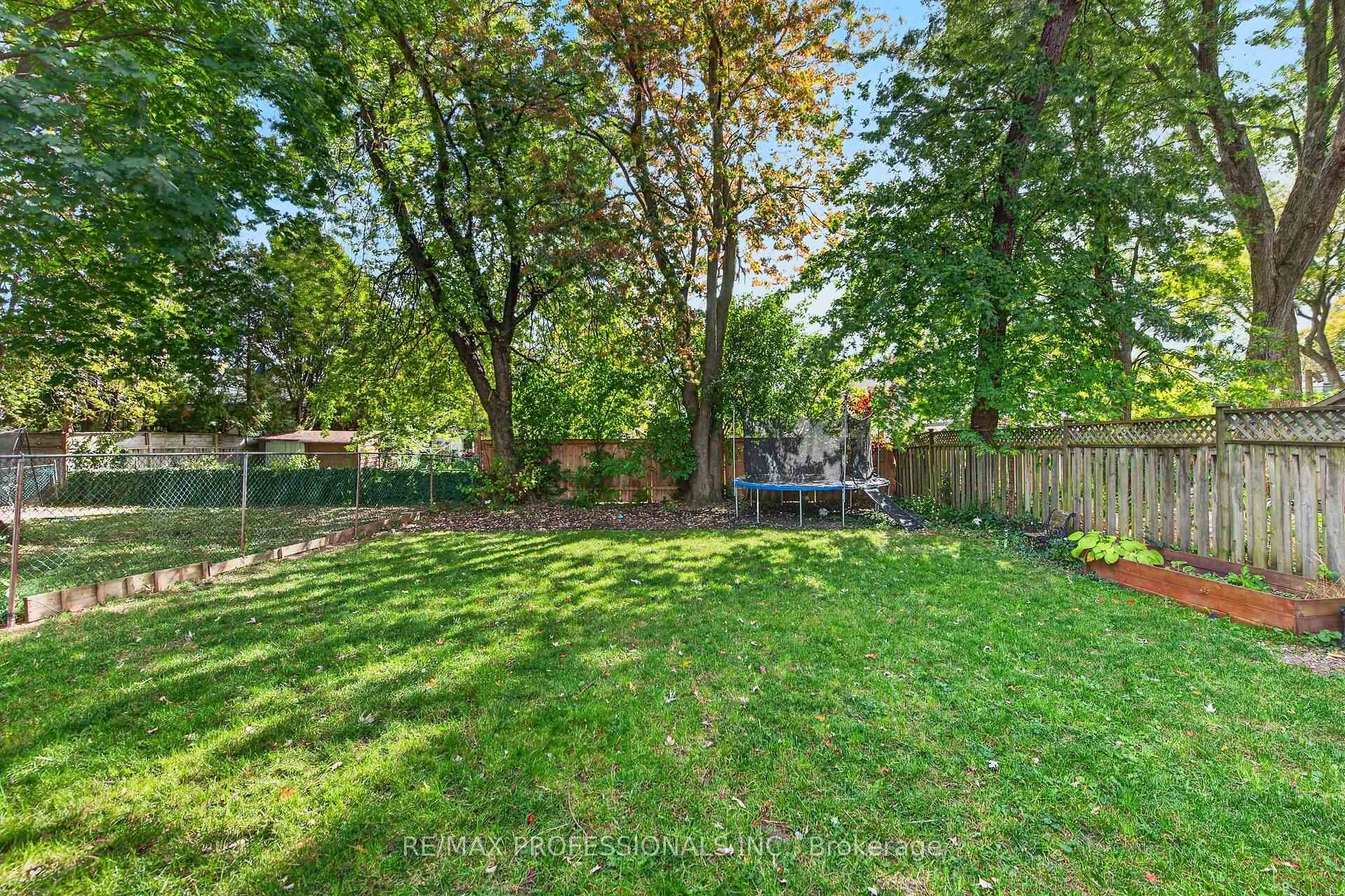 Photo 40 of 17 Hollydene Road, Scarborough, Clairlea-Birchmount — HOMEH