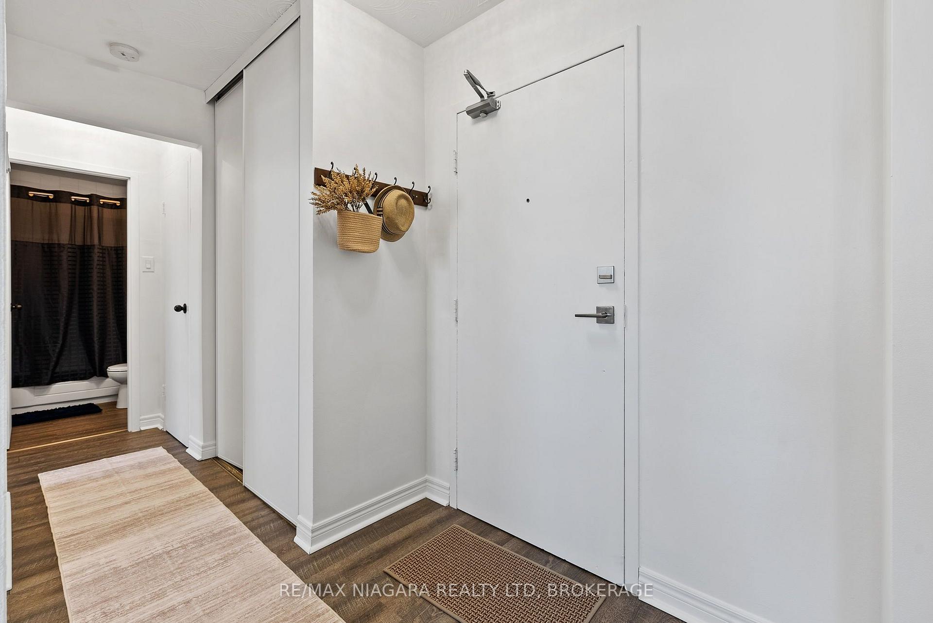 Photo 3 of Unit 1002, 359 Geneva Street, St. Catharines, Fairview — HOMEH