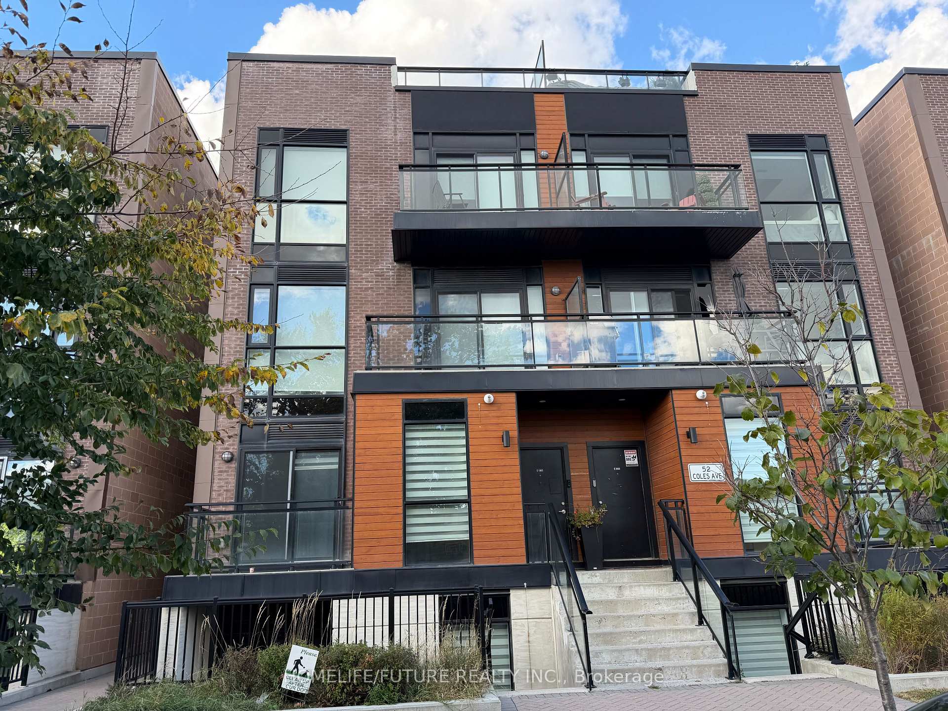 Photo of Unit E-1002, 52 Coles Avenue