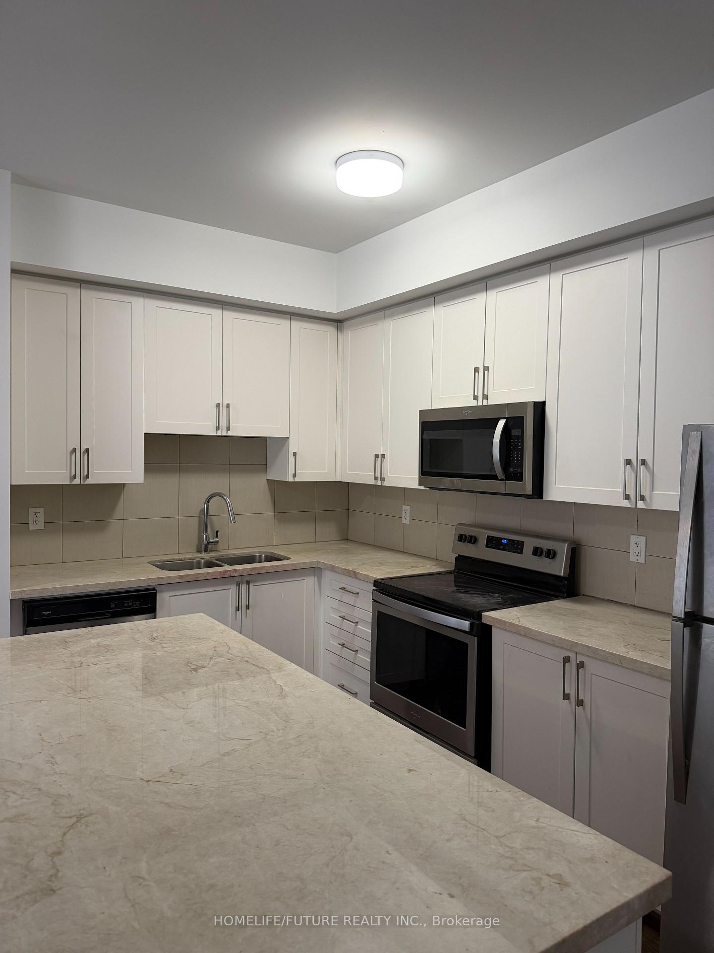 Photo 4 of Unit E-1002, 52 Coles Avenue, Vaughan, Vaughan Grove — HOMEH