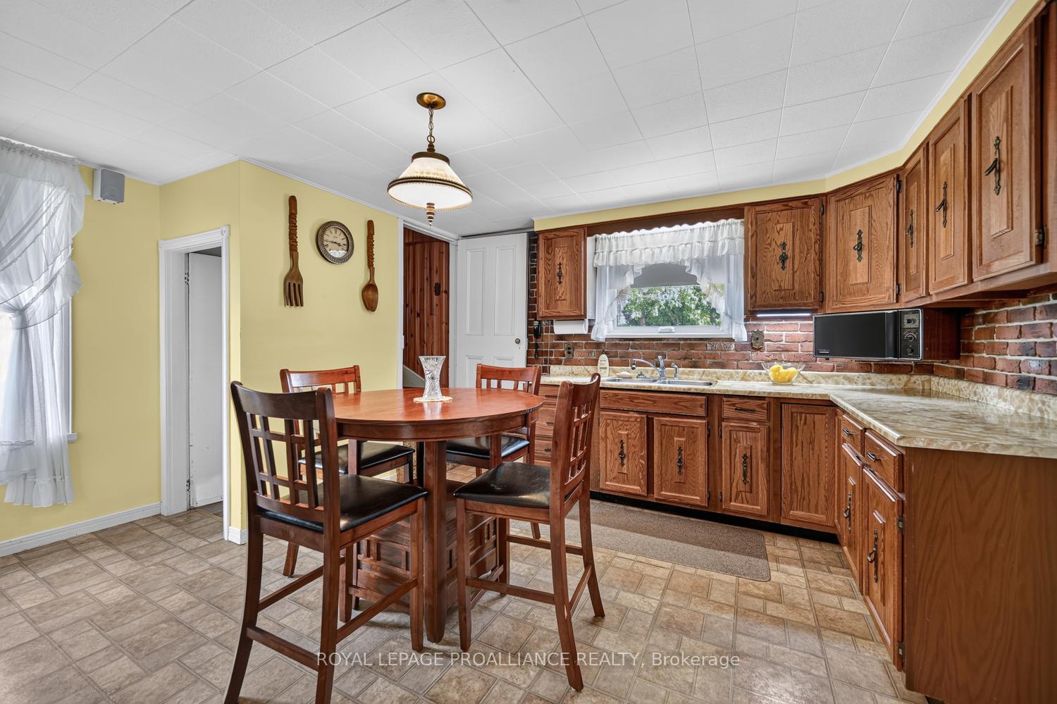 Photo 10 of 529 Dibble Street W, Prescott, Prescott — HOMEH