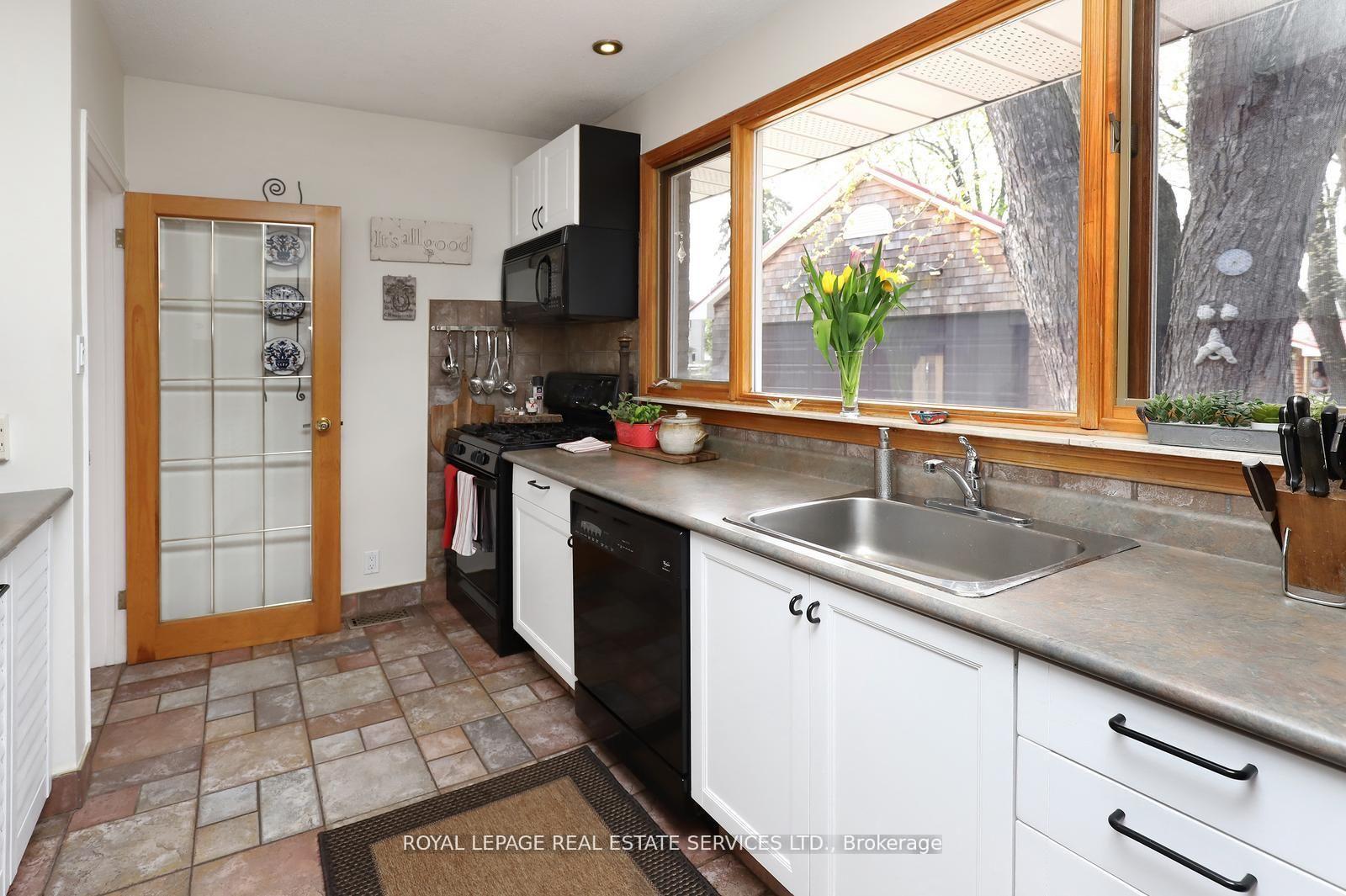 Photo 12 of 167 Oliver Place, Oakville, College Park — HOMEH