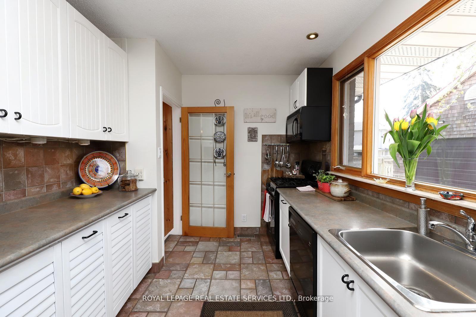Photo 13 of 167 Oliver Place, Oakville, College Park — HOMEH
