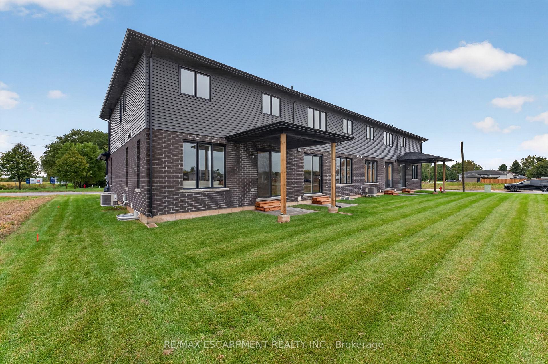 Photo 5 of 967 Clare Avenue, Welland, N. Welland — HOMEH