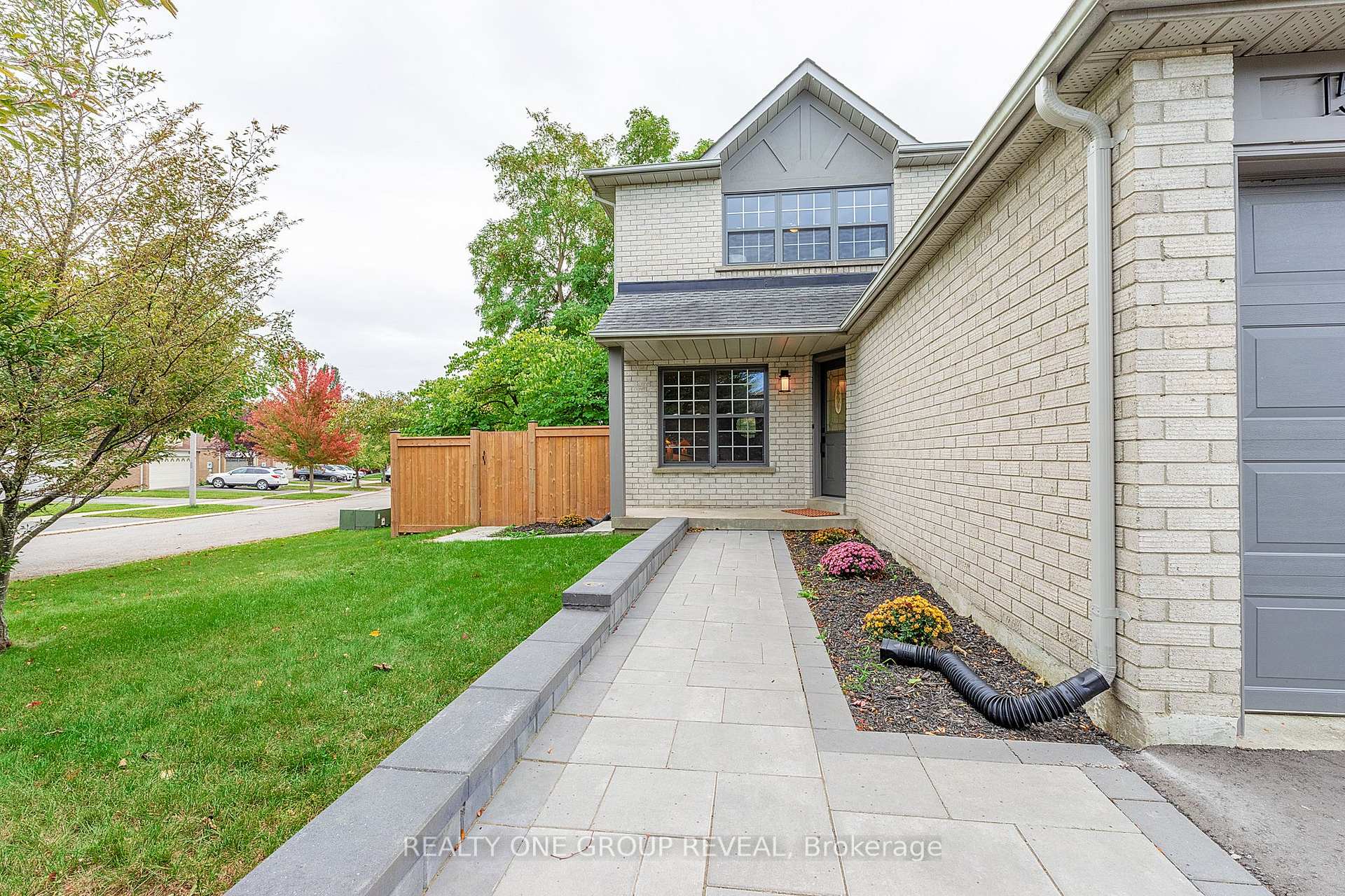 Photo 3 of 1520 Sturgeon Street, Pickering, Amberlea — HOMEH