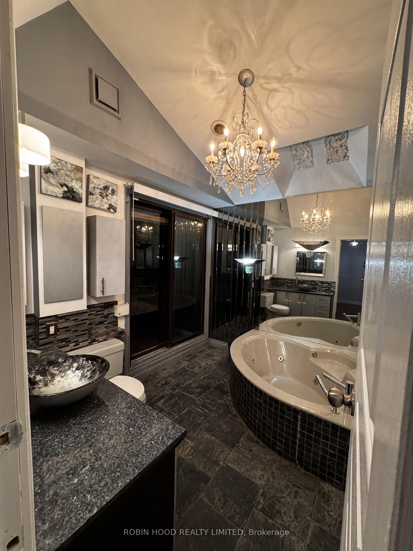 Photo 10 of 542 Mohawk Road E, Hamilton, Lawfield — HOMEH