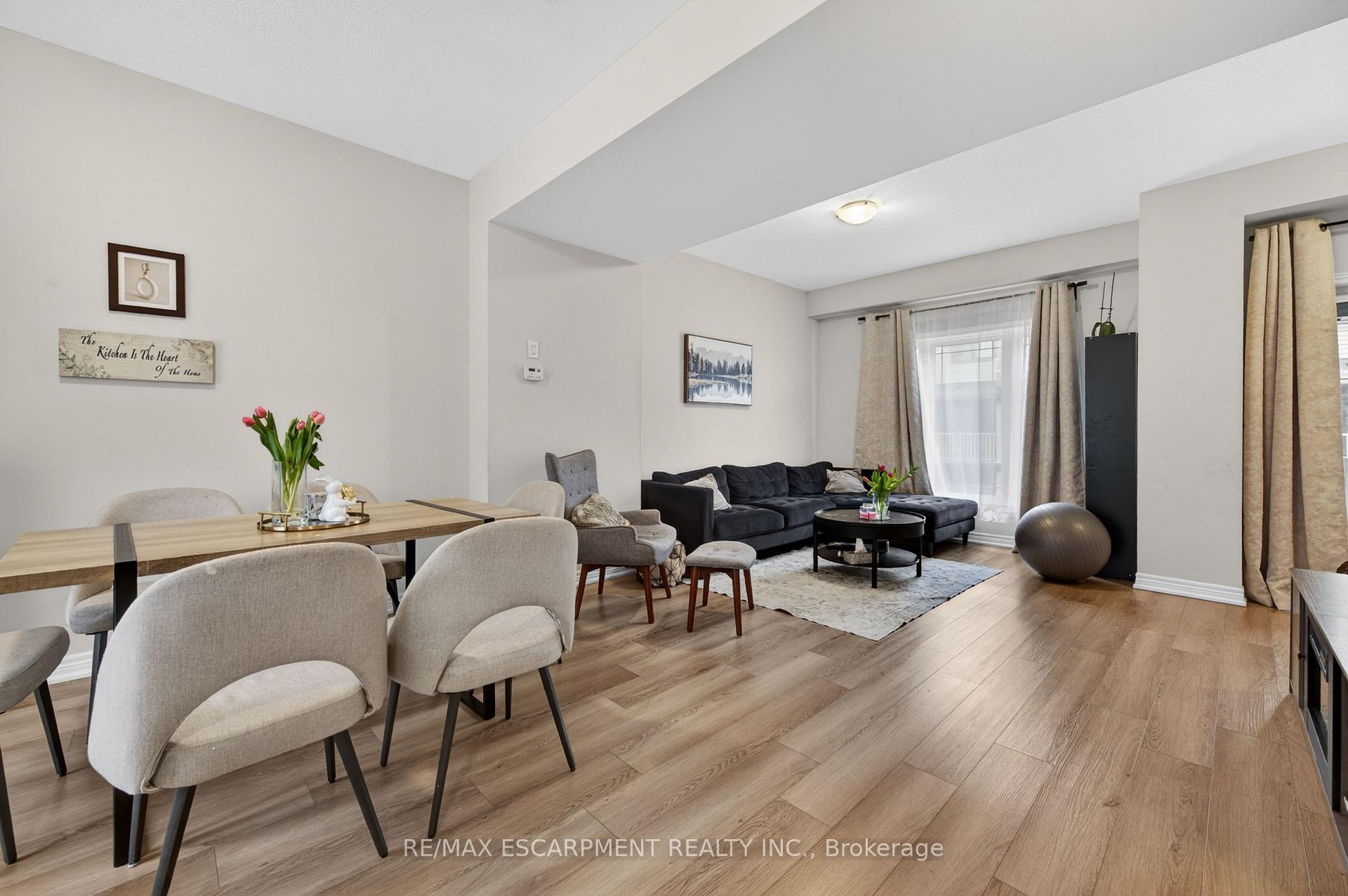 Photo 3 of Unit 13, 19 Picardy Drive, Hamilton, Stoney Creek — HOMEH
