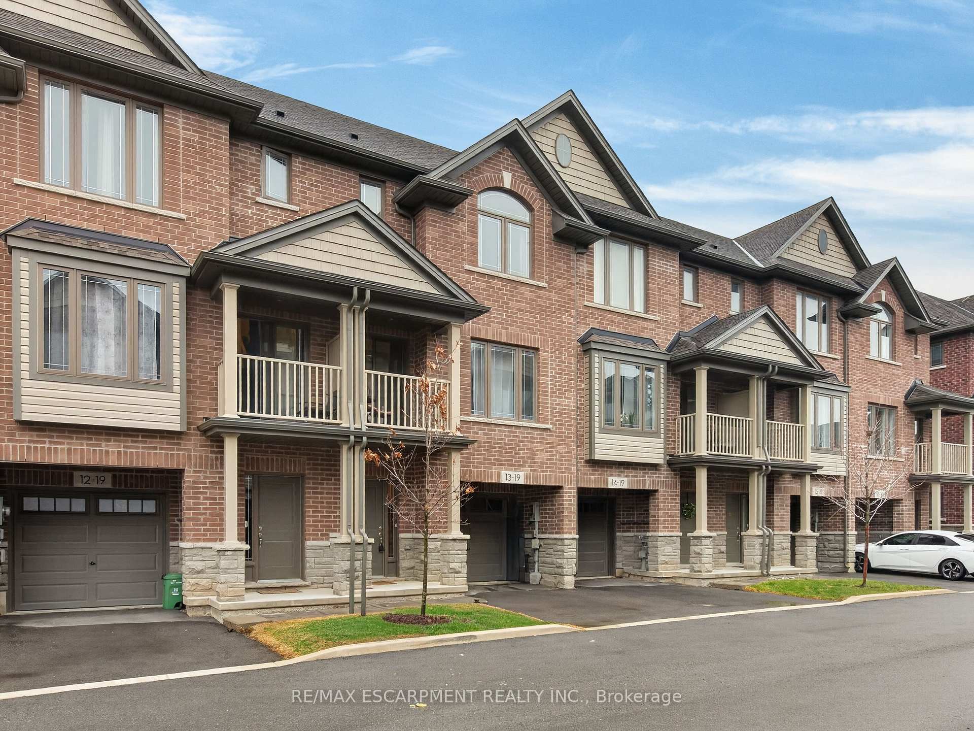 Photo 5 of Unit 13, 19 Picardy Drive, Hamilton, Stoney Creek — HOMEH