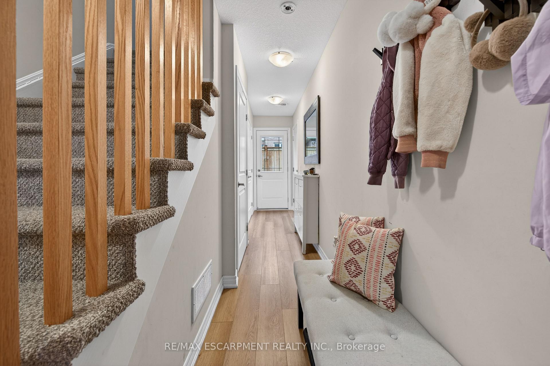 Photo 10 of Unit 13, 19 Picardy Drive, Hamilton, Stoney Creek — HOMEH
