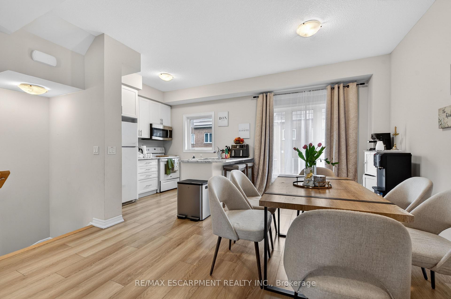 Photo 12 of Unit 13, 19 Picardy Drive, Hamilton, Stoney Creek — HOMEH