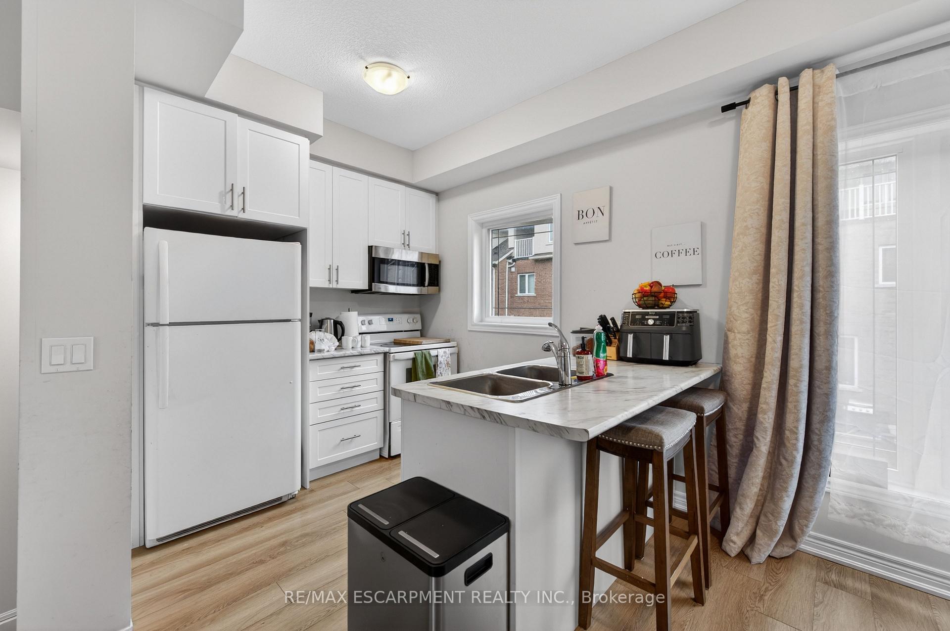 Photo 14 of Unit 13, 19 Picardy Drive, Hamilton, Stoney Creek — HOMEH