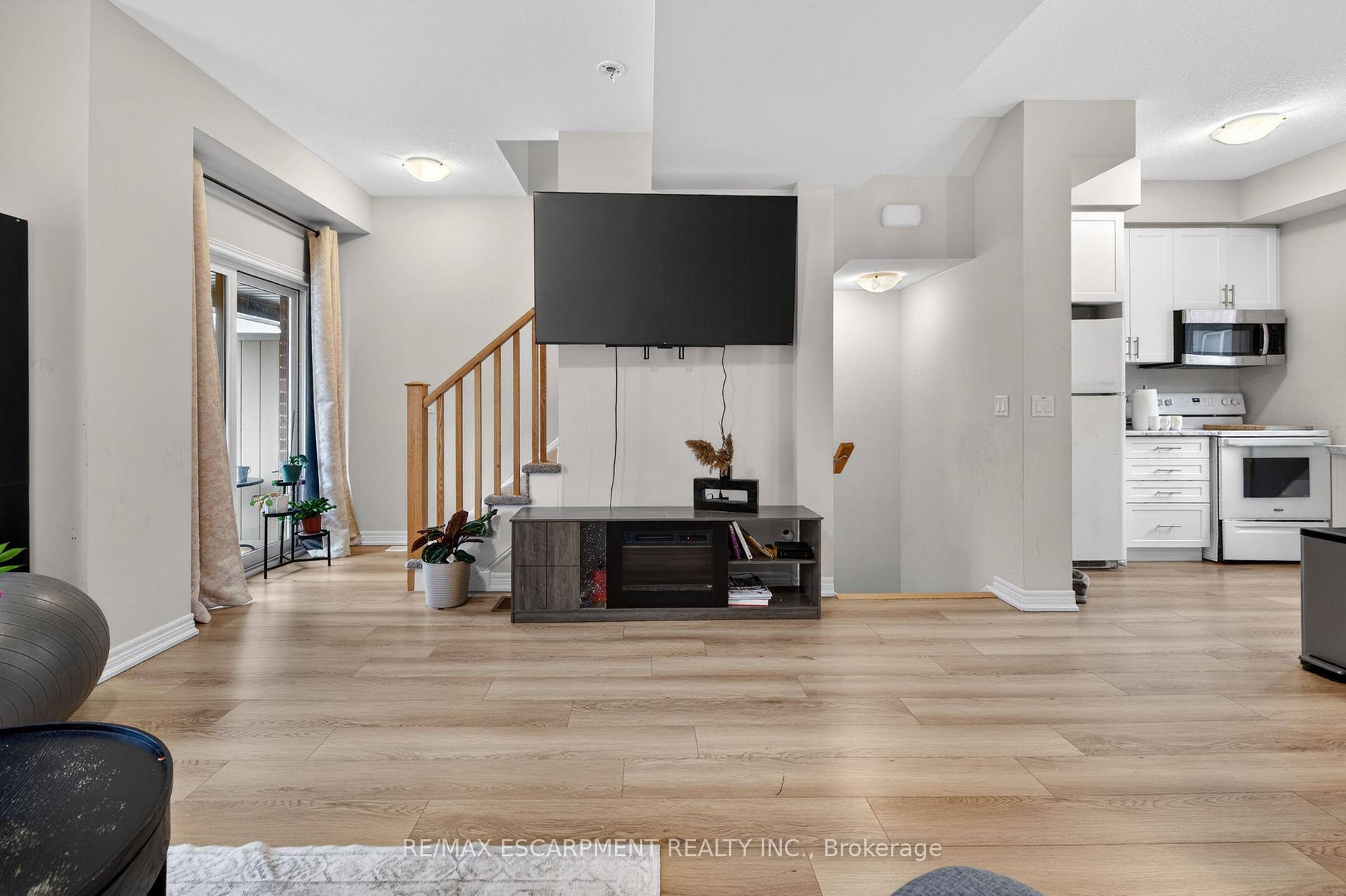 Photo 21 of Unit 13, 19 Picardy Drive, Hamilton, Stoney Creek — HOMEH