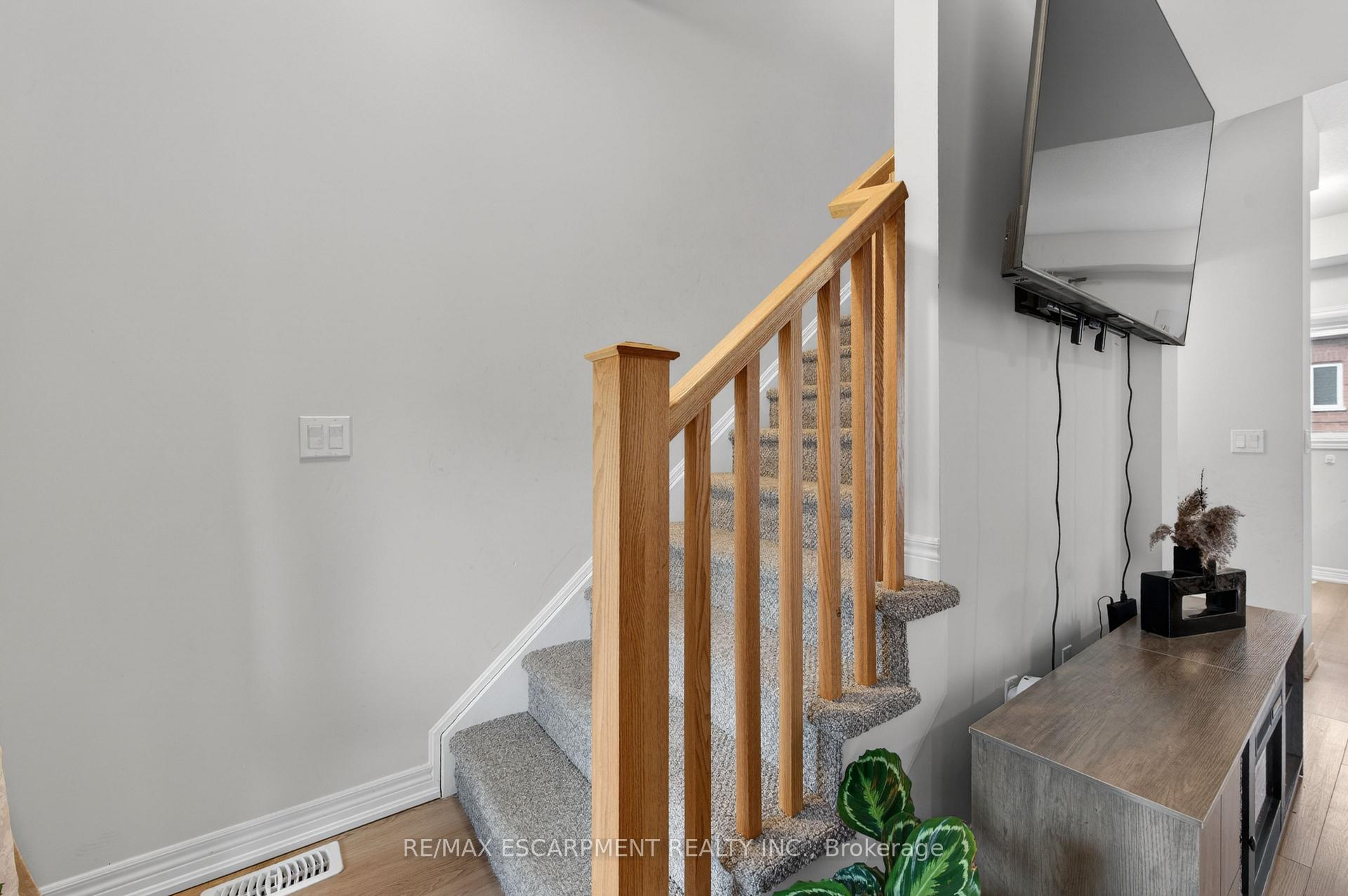 Photo 23 of Unit 13, 19 Picardy Drive, Hamilton, Stoney Creek — HOMEH
