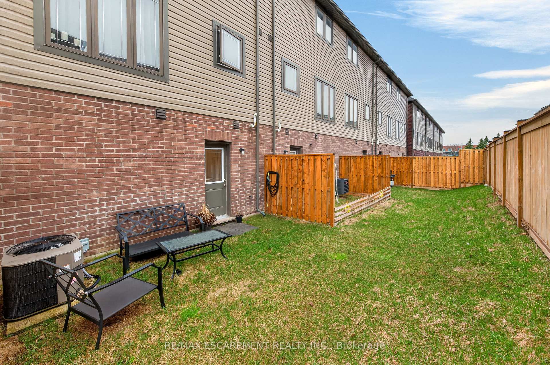 Photo 32 of Unit 13, 19 Picardy Drive, Hamilton, Stoney Creek — HOMEH