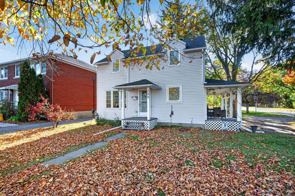 Photo of 290 Woodroffe Avenue E