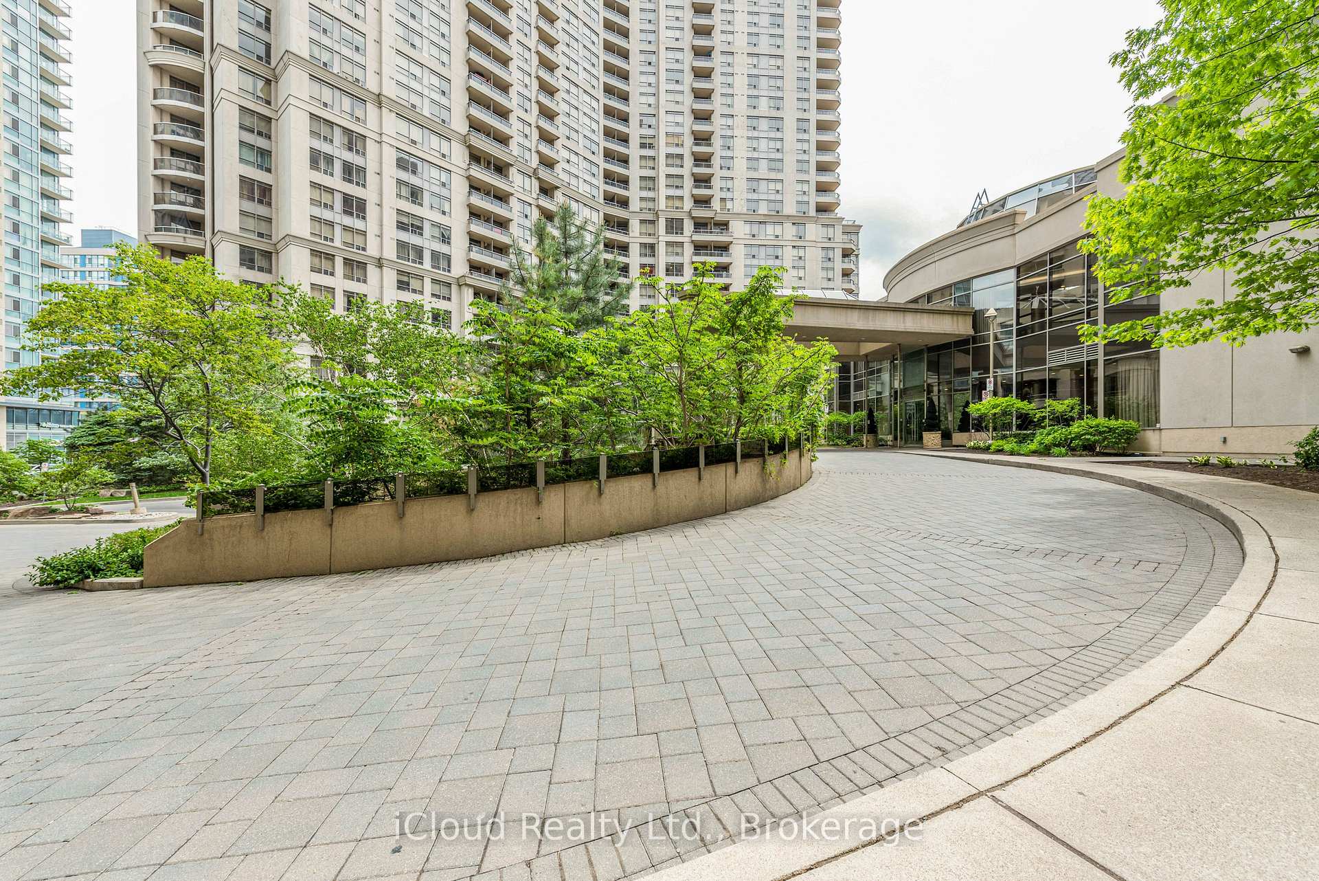 Photo of Unit 2521, 3888 Duke Of York Boulevard