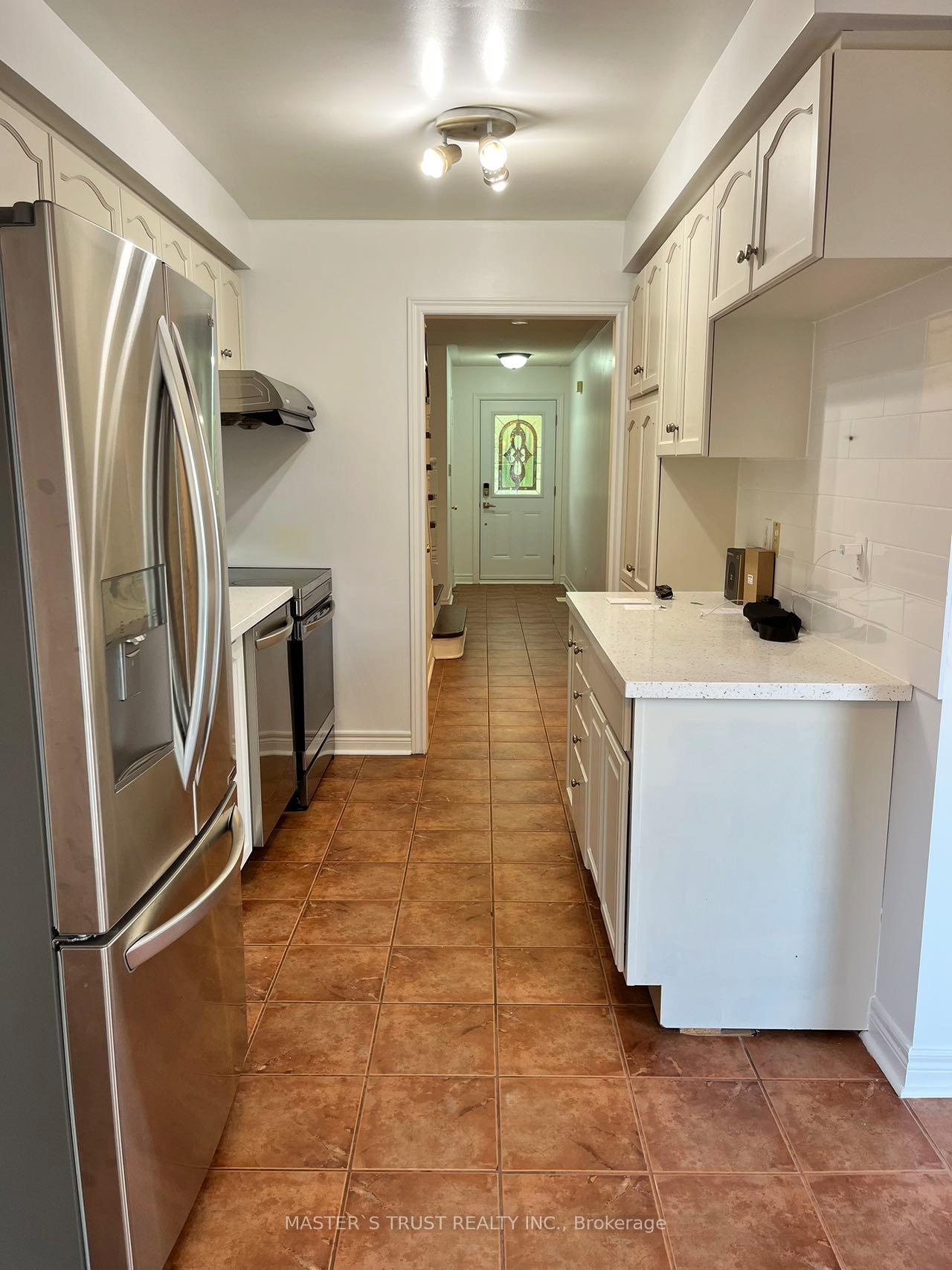 Photo 5 of 536 Rourke Place, Newmarket, Gorham-College Manor — HOMEH