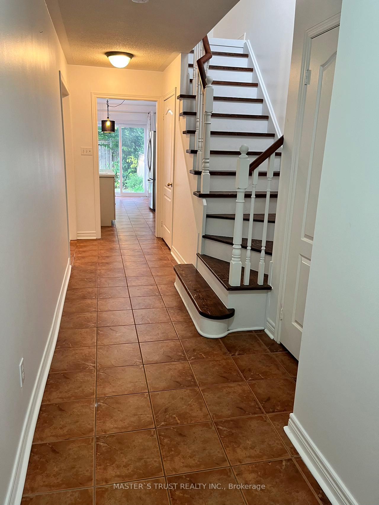 Photo 3 of 536 Rourke Place, Newmarket, Gorham-College Manor — HOMEH