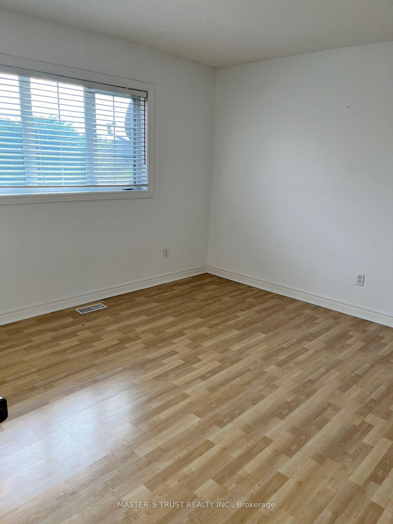 Photo 7 of 536 Rourke Place, Newmarket, Gorham-College Manor — HOMEH