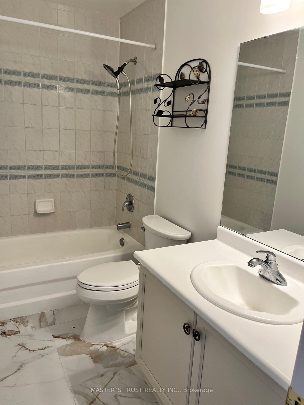 Photo 8 of 536 Rourke Place, Newmarket, Gorham-College Manor — HOMEH